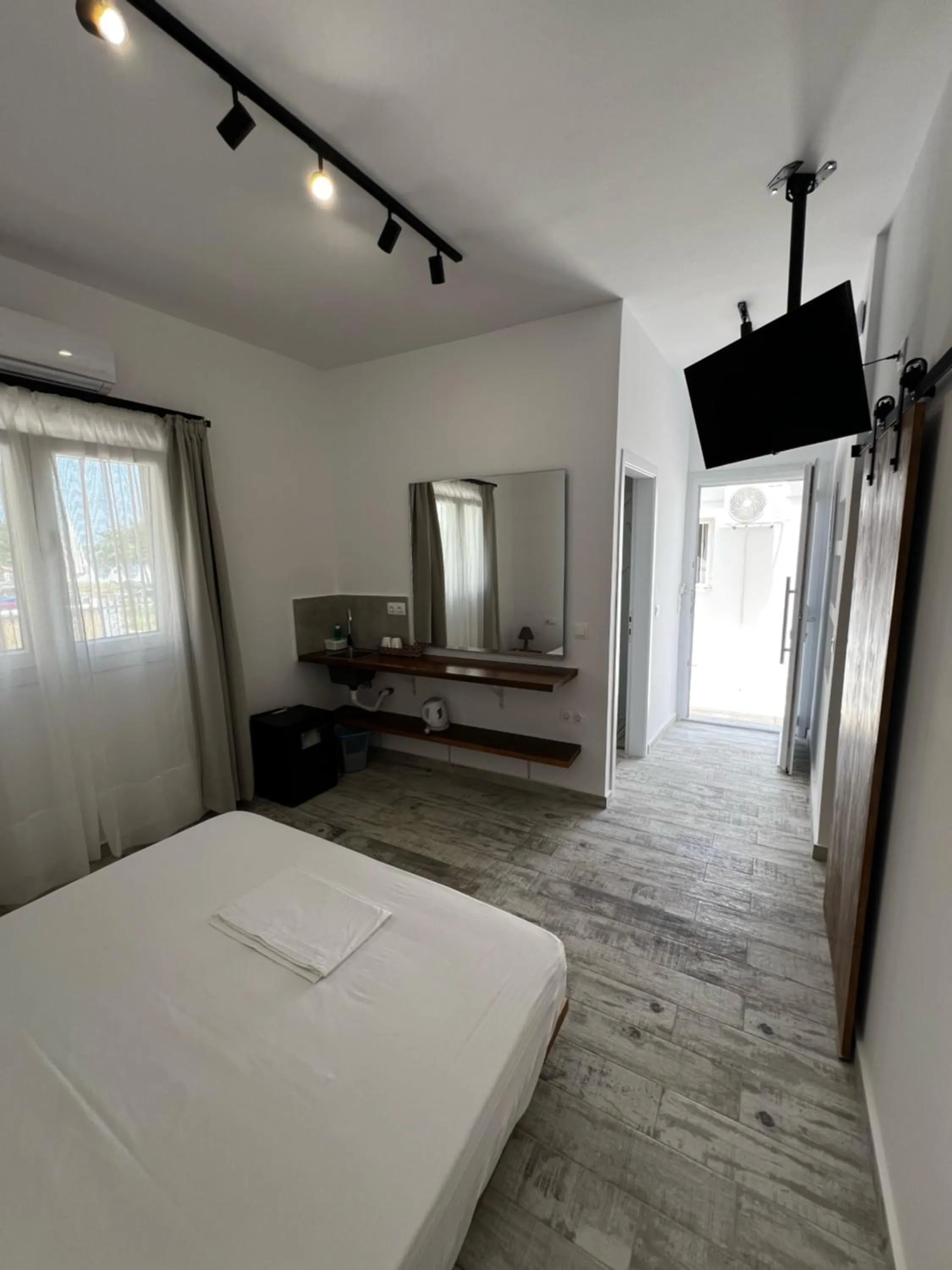 Bed in Three Seasons