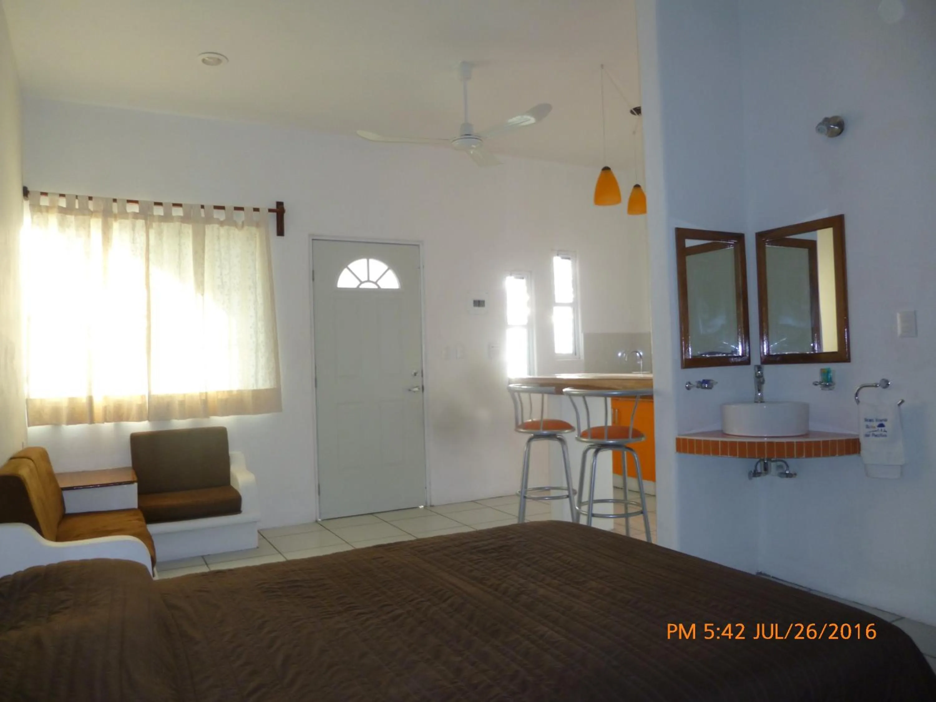 Hotel y Suites Del Paci­fico