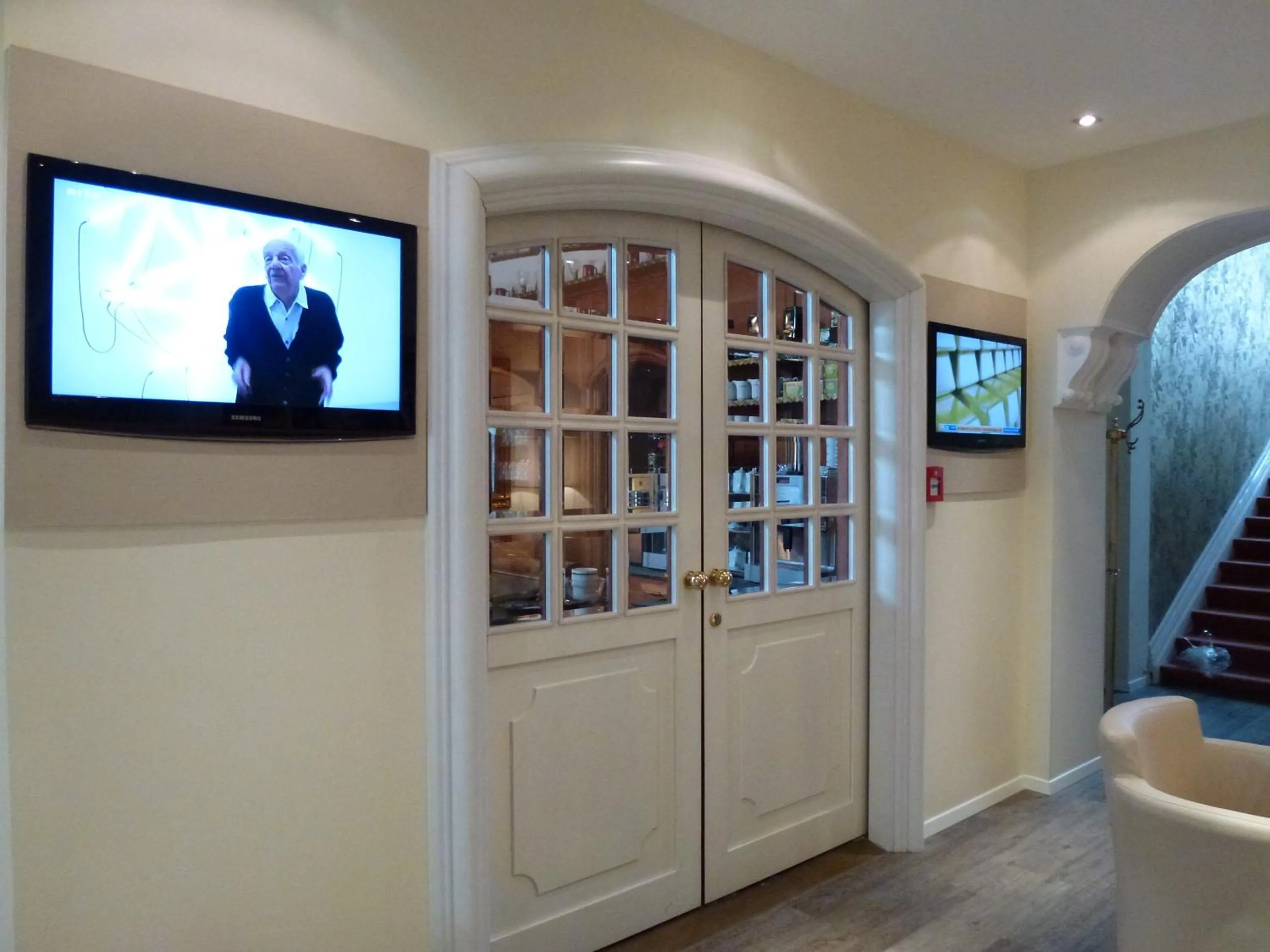 TV and multimedia in Hotel Rheinischer Hof Bad Soden