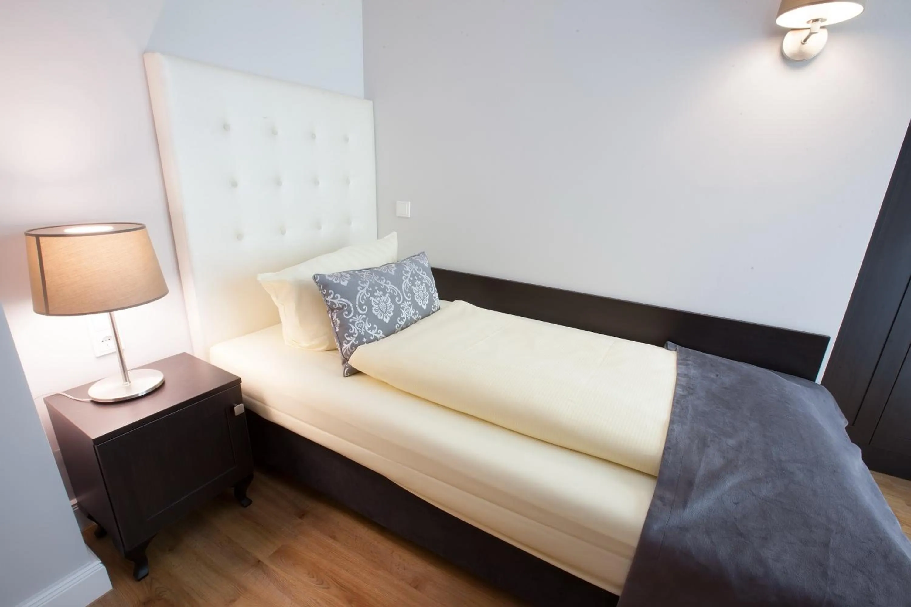 Photo of the whole room, Bed in Hotel Rheinischer Hof Bad Soden