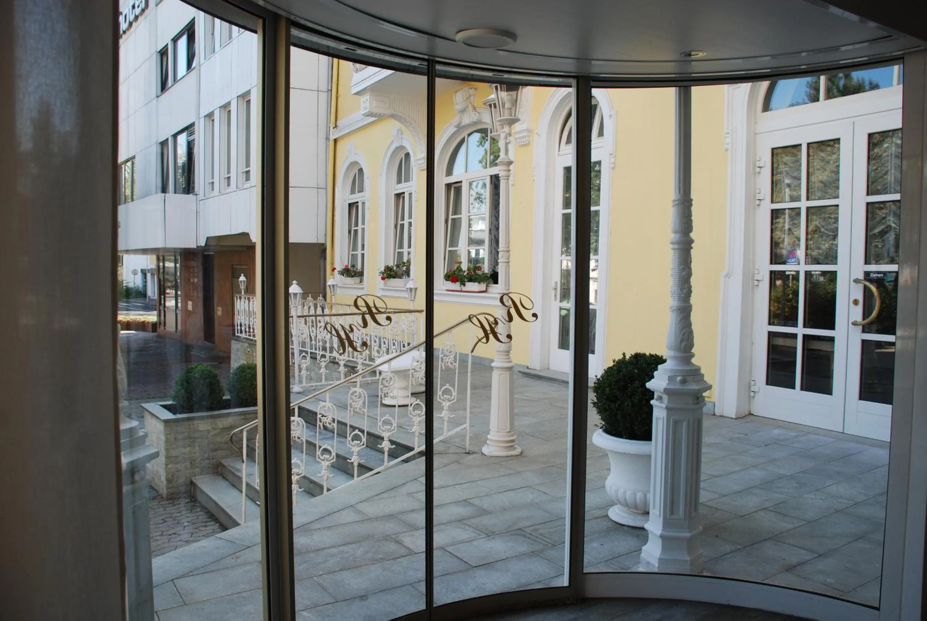 Facade/entrance in Hotel Rheinischer Hof Bad Soden