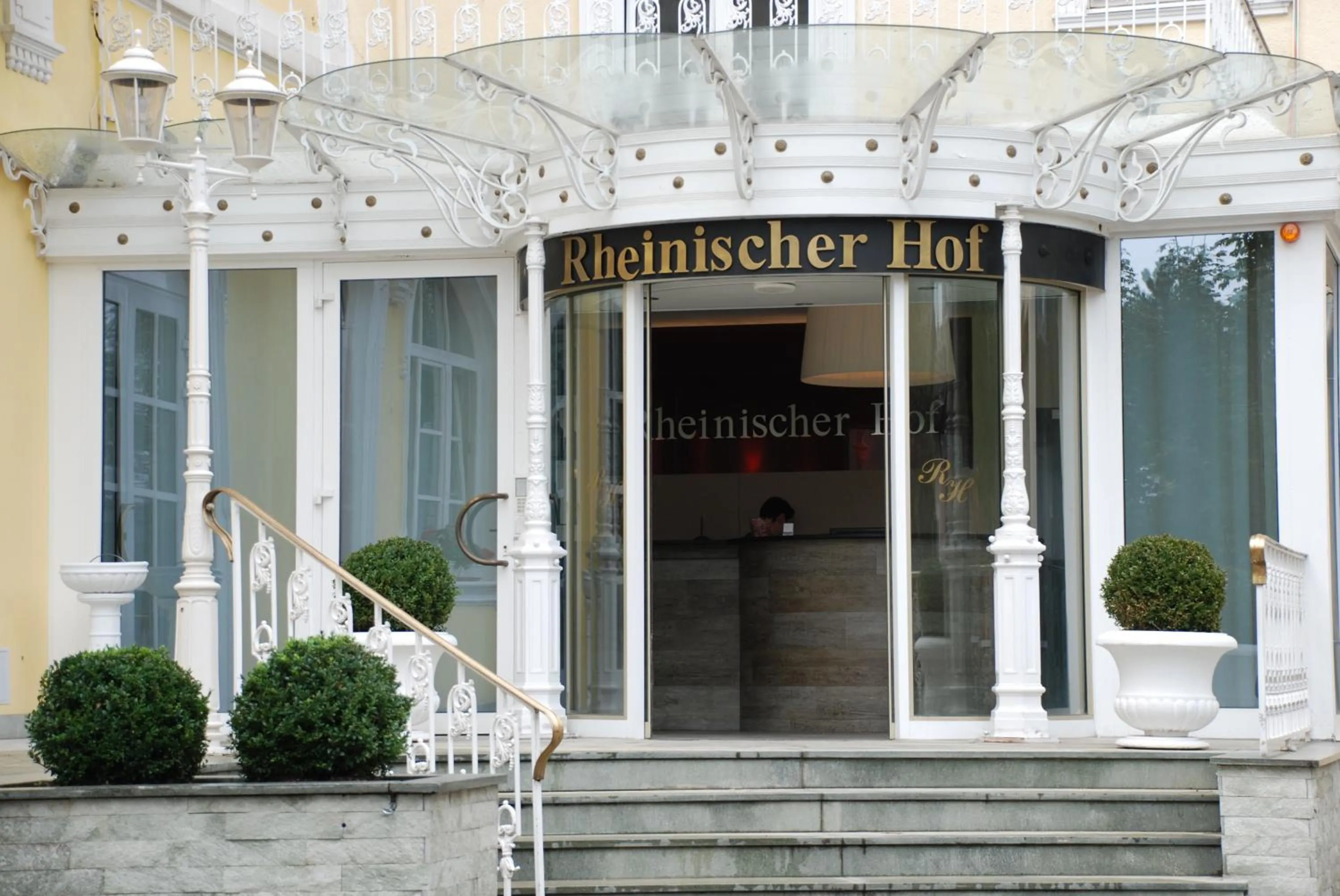 Facade/entrance in Hotel Rheinischer Hof Bad Soden