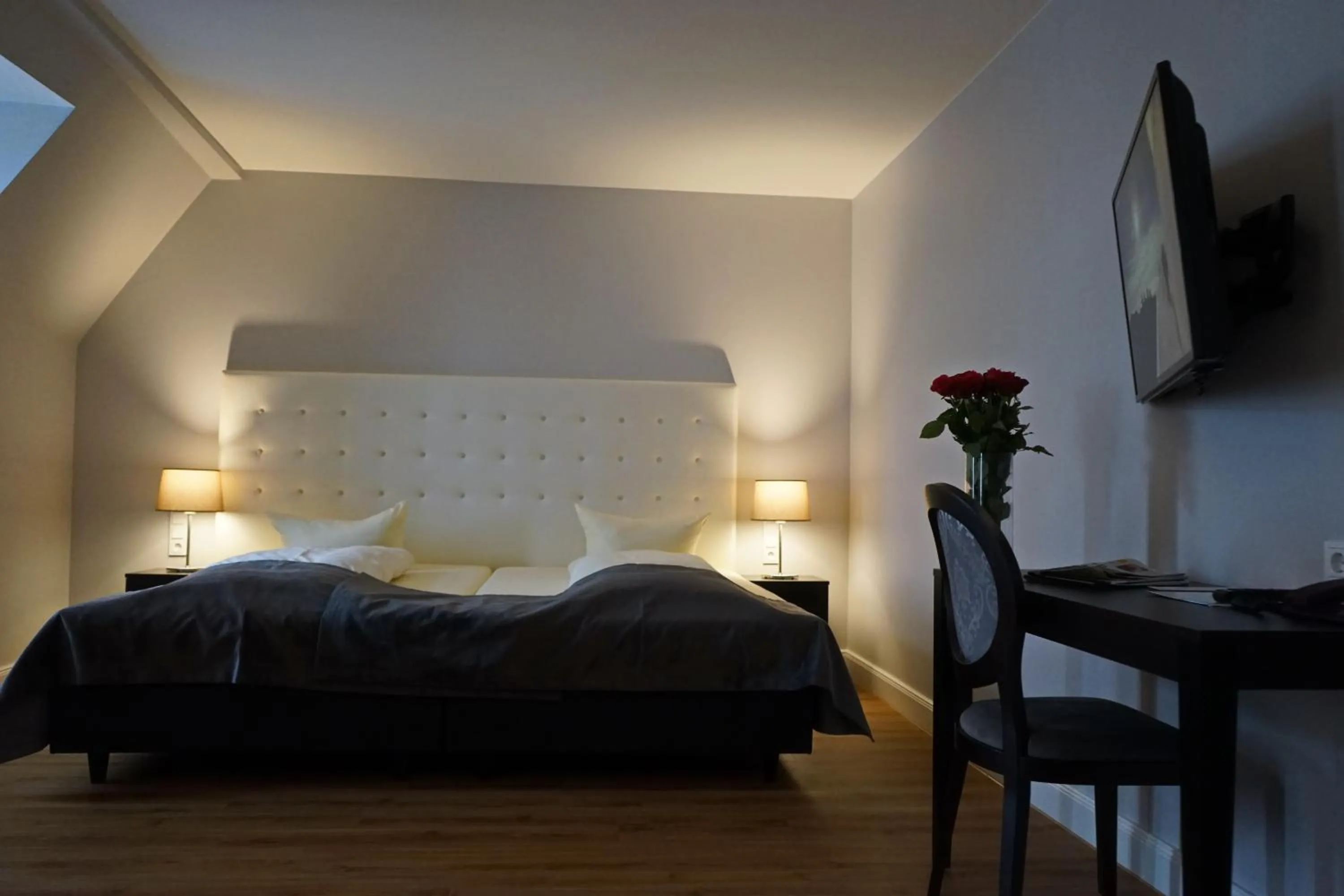 Bedroom, Bed in Hotel Rheinischer Hof Bad Soden