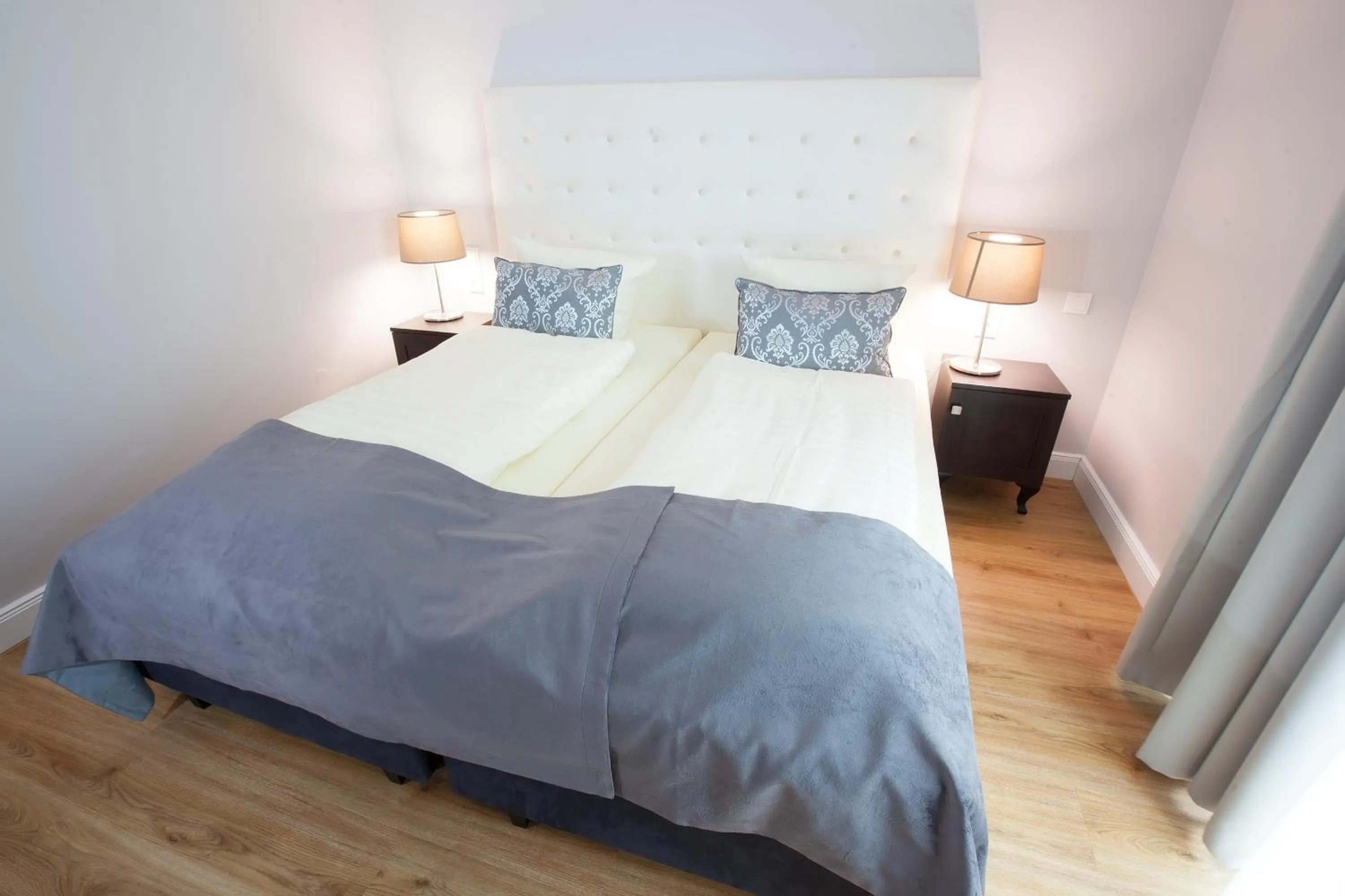 Photo of the whole room, Bed in Hotel Rheinischer Hof Bad Soden