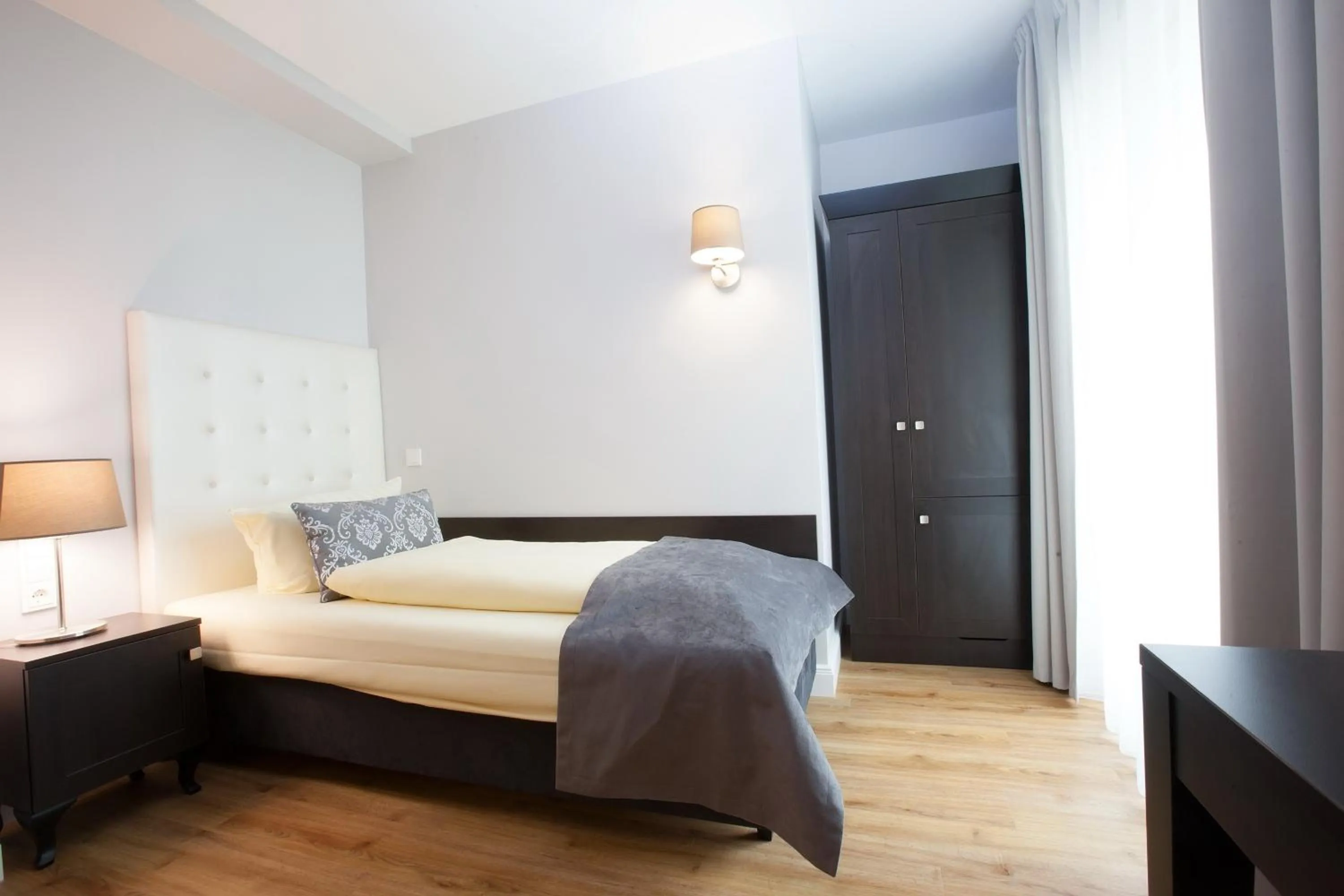 Day, Bed in Hotel Rheinischer Hof Bad Soden