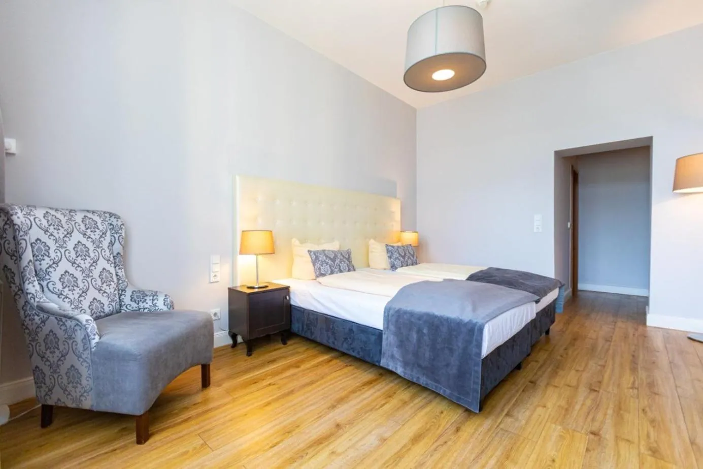 Property building, Bed in Hotel Rheinischer Hof Bad Soden