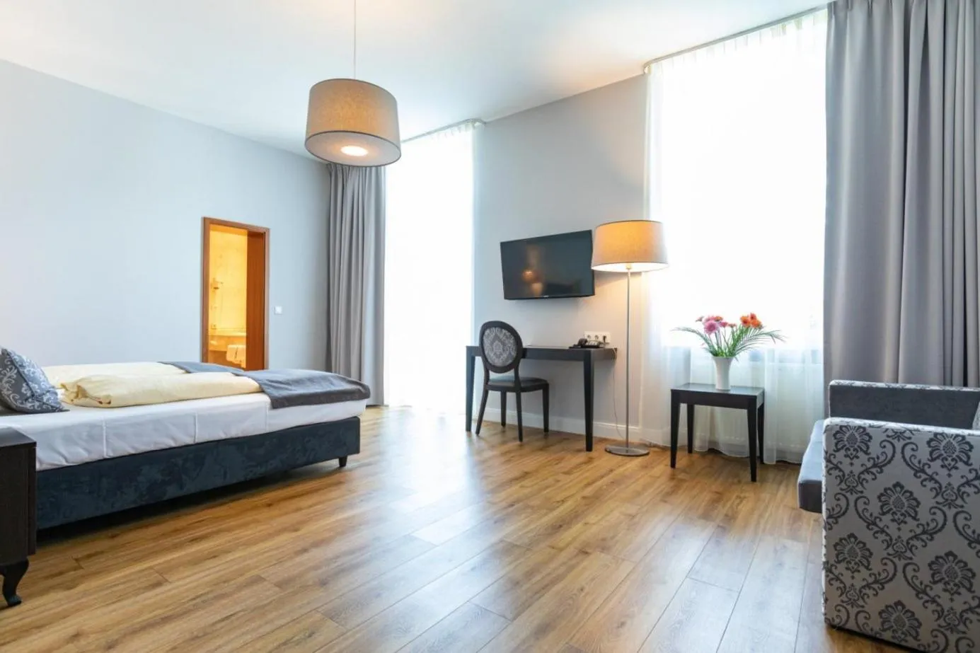 Property building, Bed in Hotel Rheinischer Hof Bad Soden