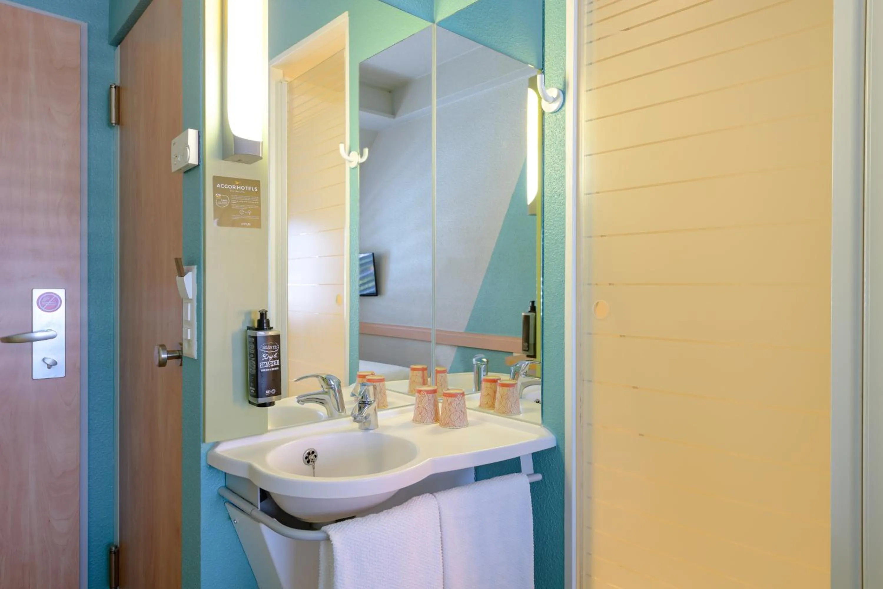 Shower in ibis budget Hotel Luzern City