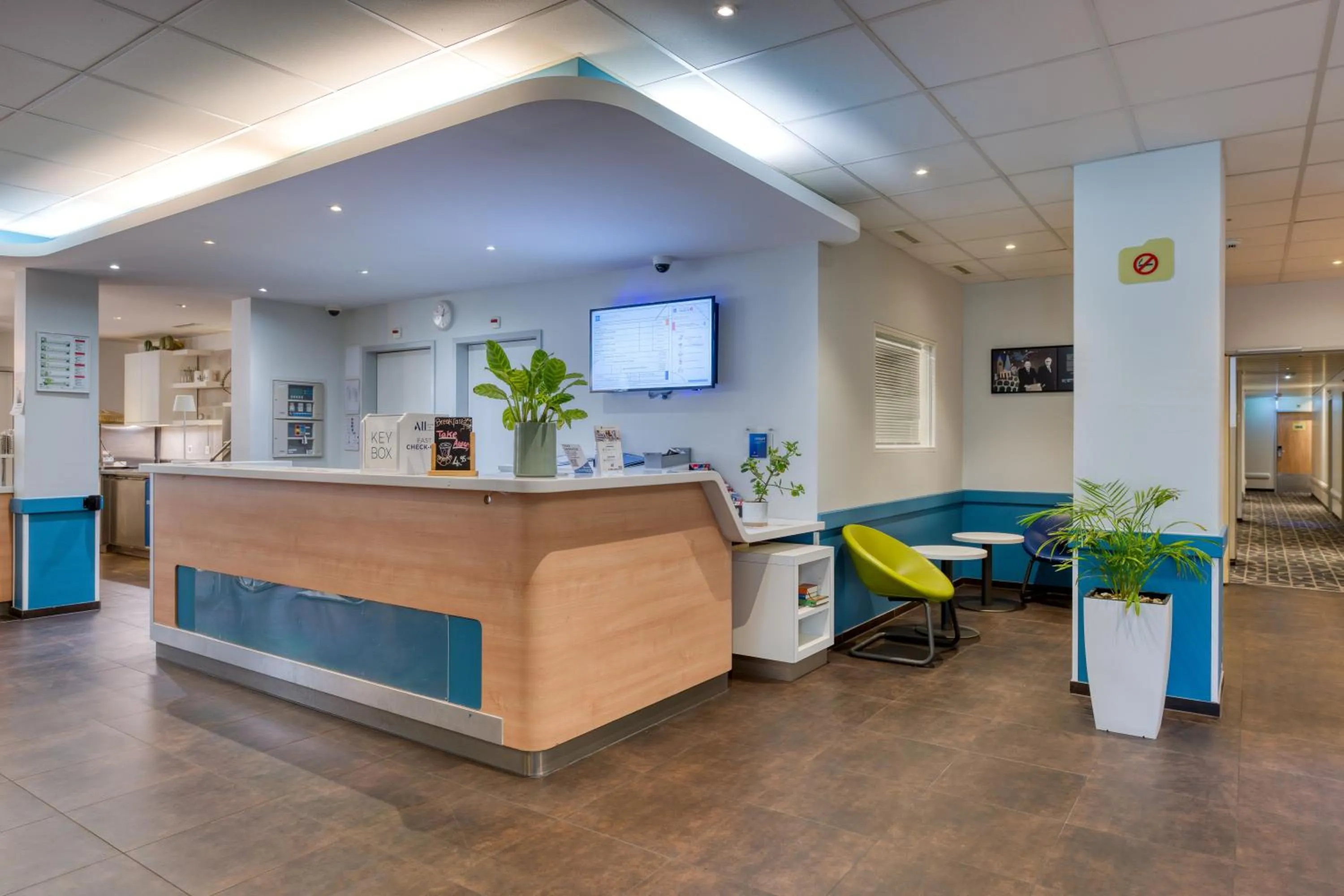 Lobby or reception in ibis budget Hotel Luzern City