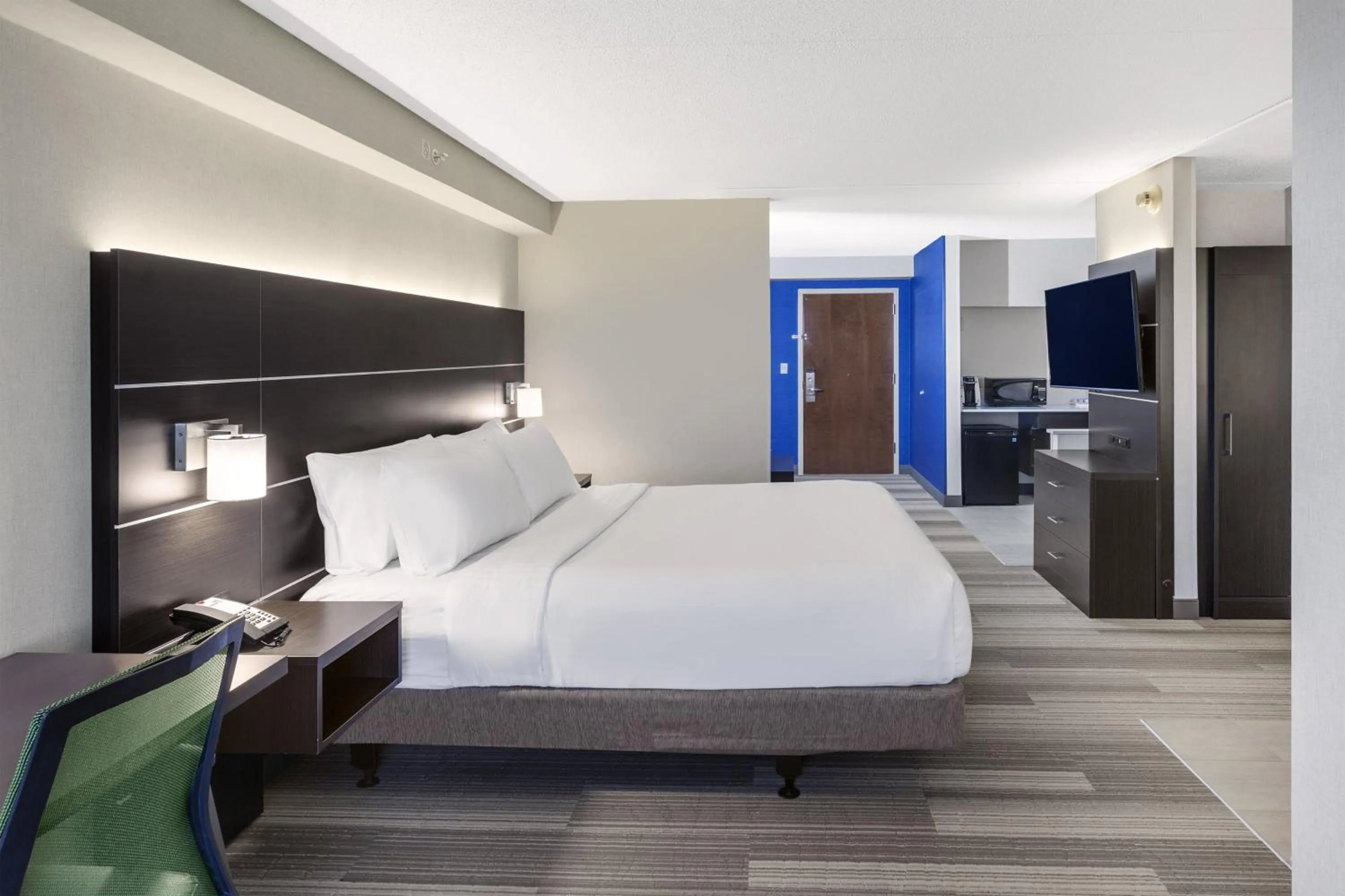 Photo of the whole room, Bed in Holiday Inn Express South Portland by IHG