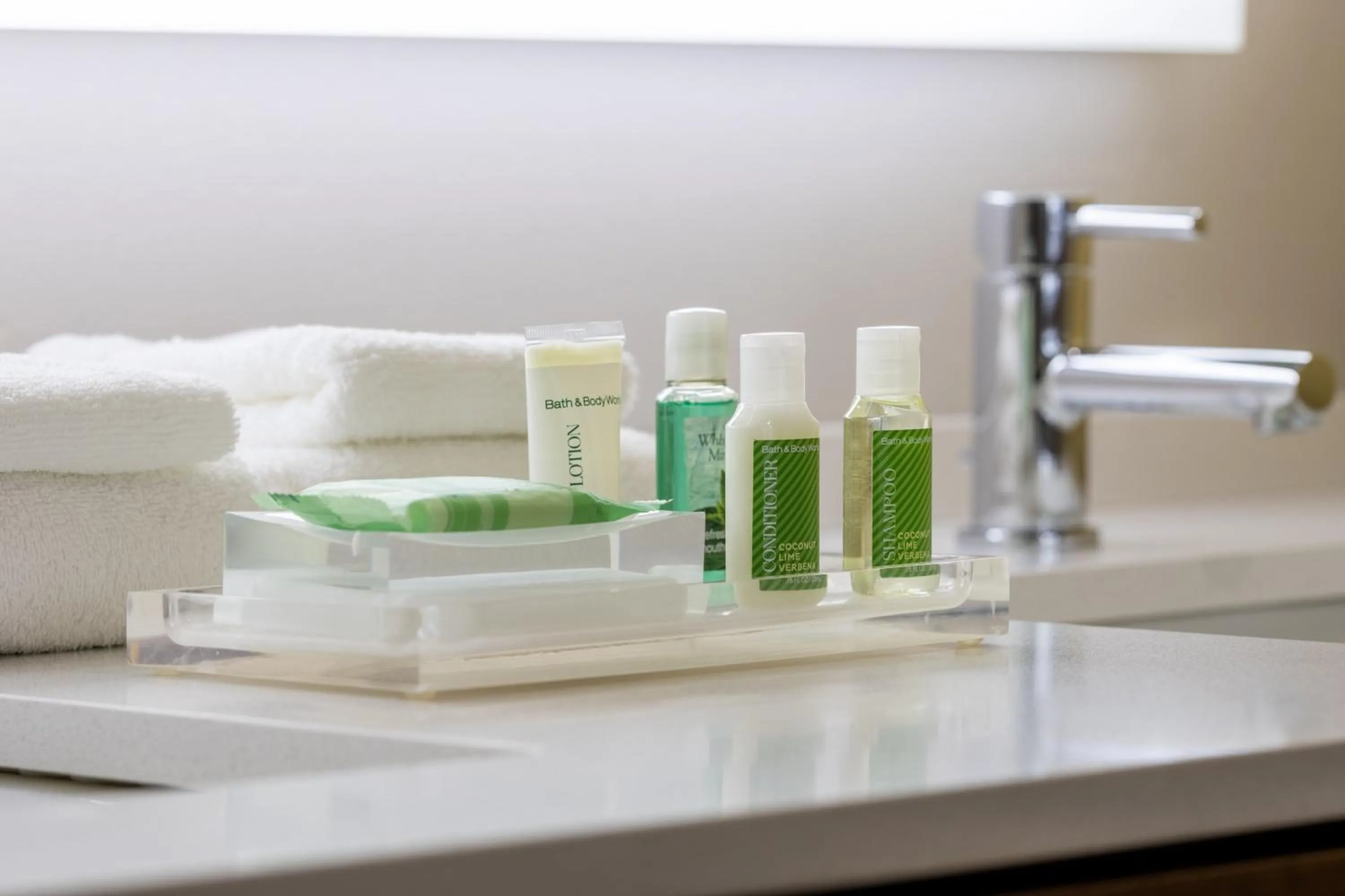 Bedroom in Holiday Inn - Long Island - ISLIP Arpt East by IHG