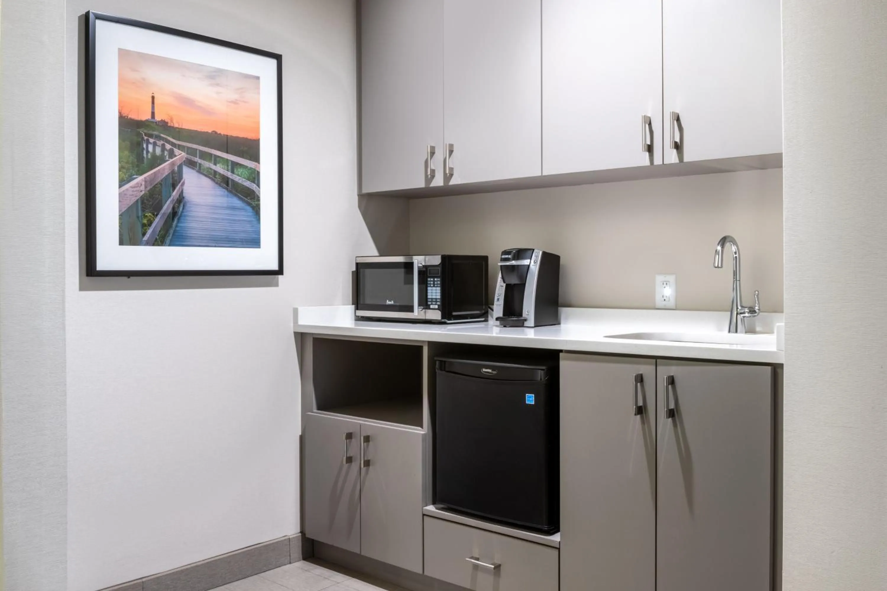 Bedroom in Holiday Inn - Long Island - ISLIP Arpt East by IHG