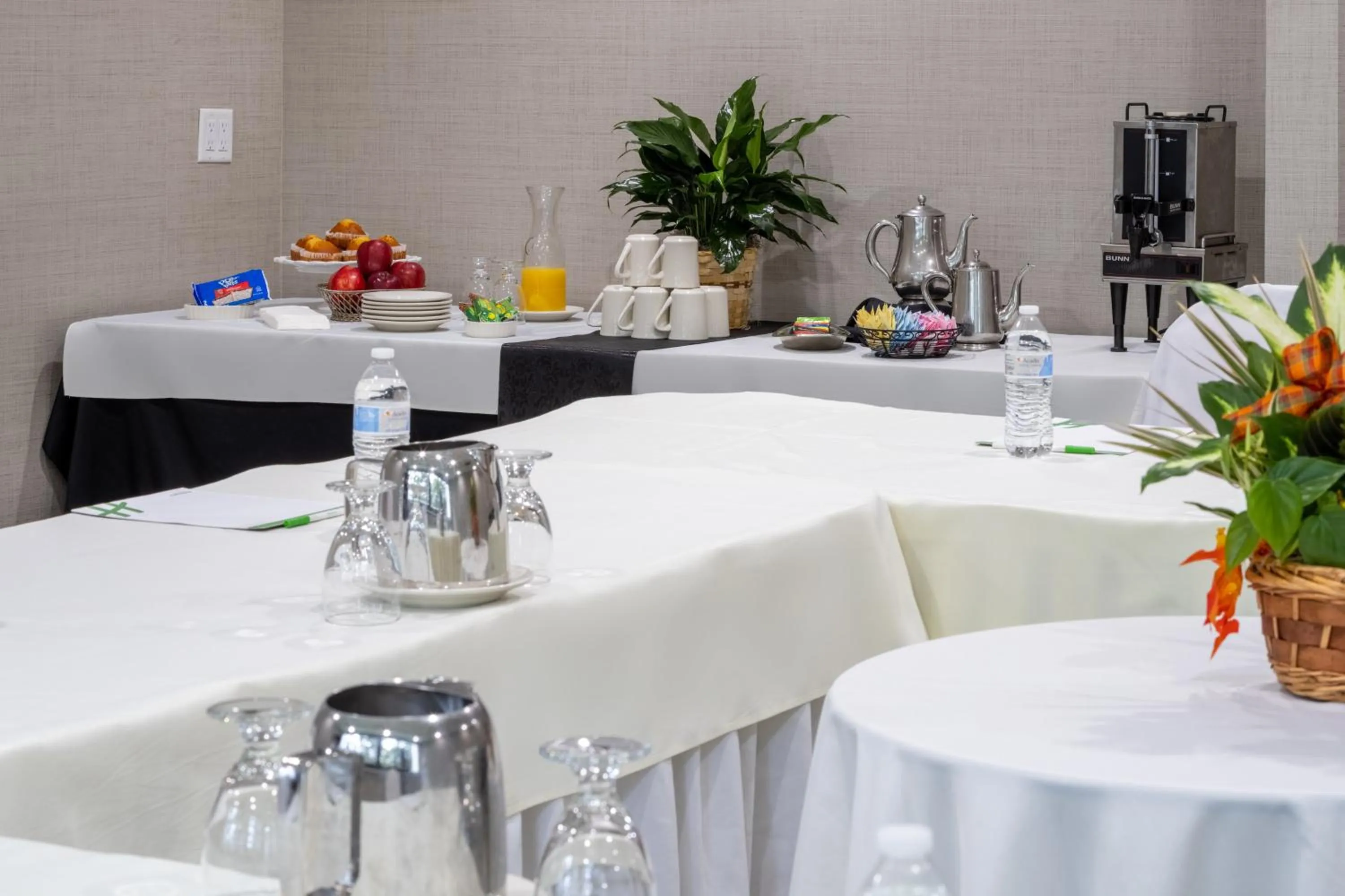 Meeting/conference room in Holiday Inn - Long Island - ISLIP Arpt East by IHG