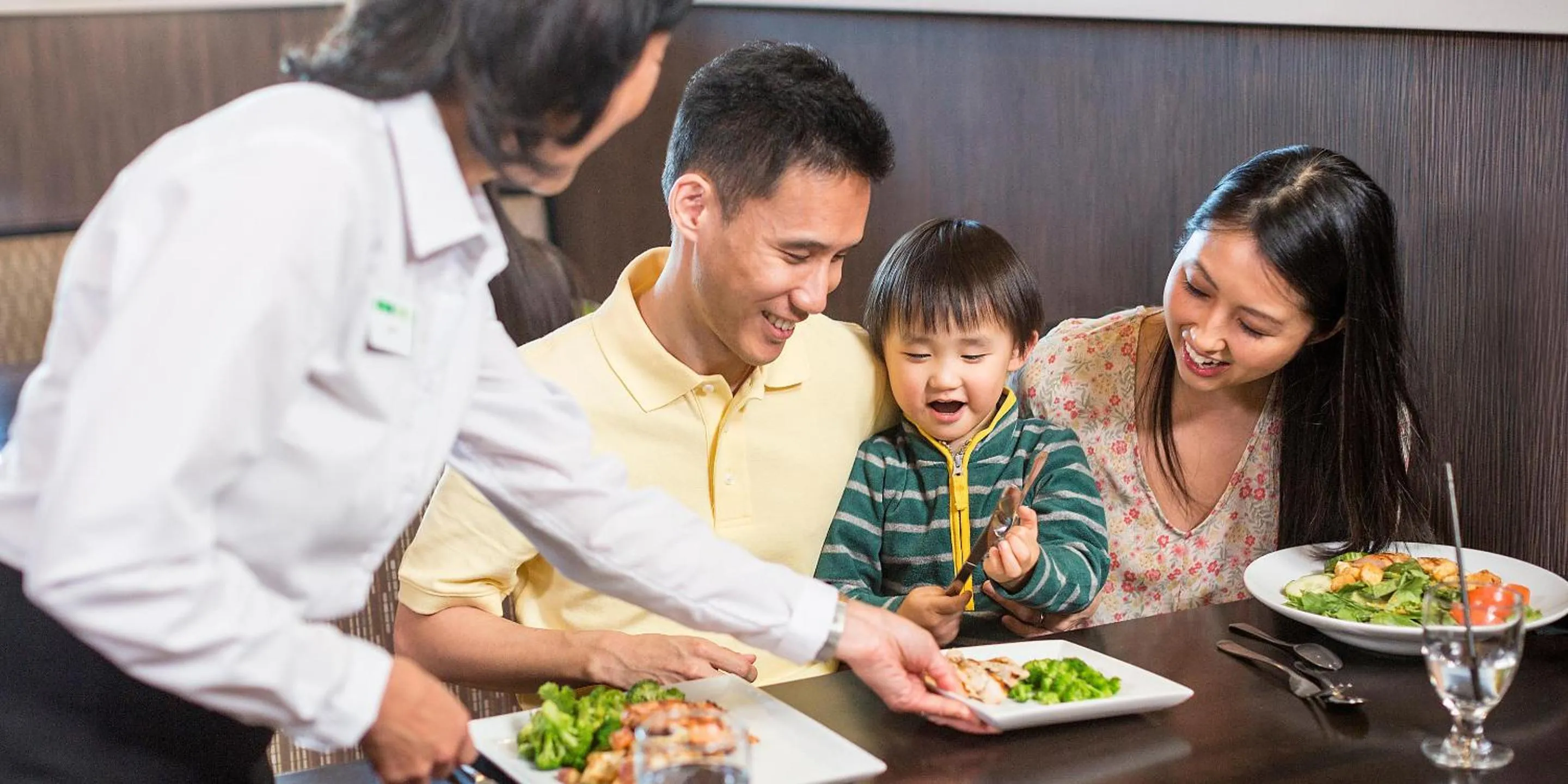 Restaurant/places to eat in Holiday Inn - Long Island - ISLIP Arpt East by IHG