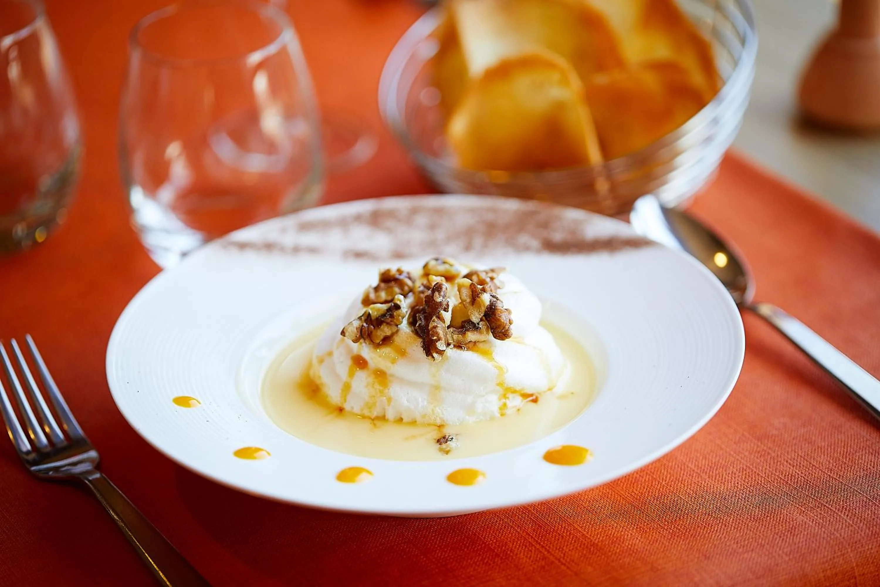 Food and drinks in Hôtel de l'Isle - L'Isle d'Abeau