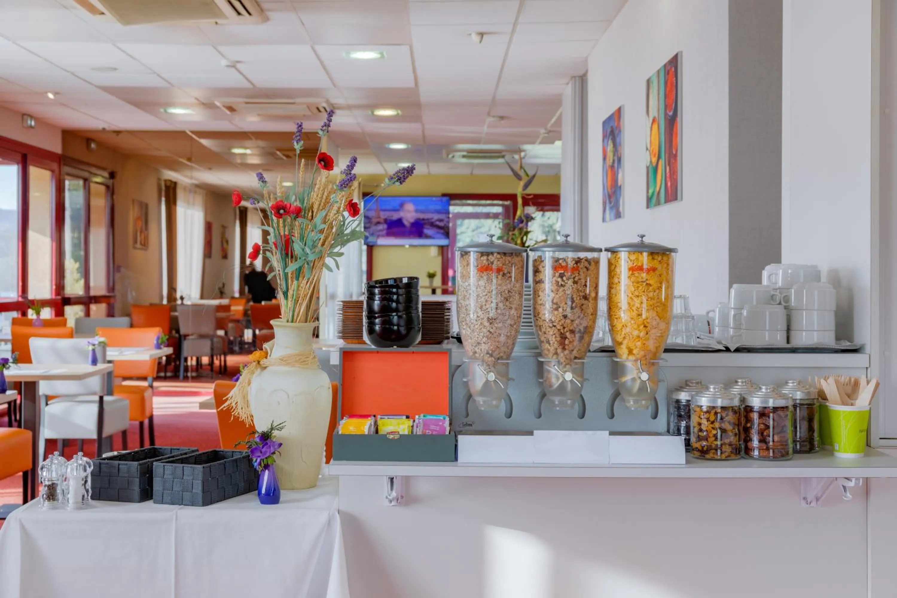 Breakfast in Hôtel de l'Isle - L'Isle d'Abeau