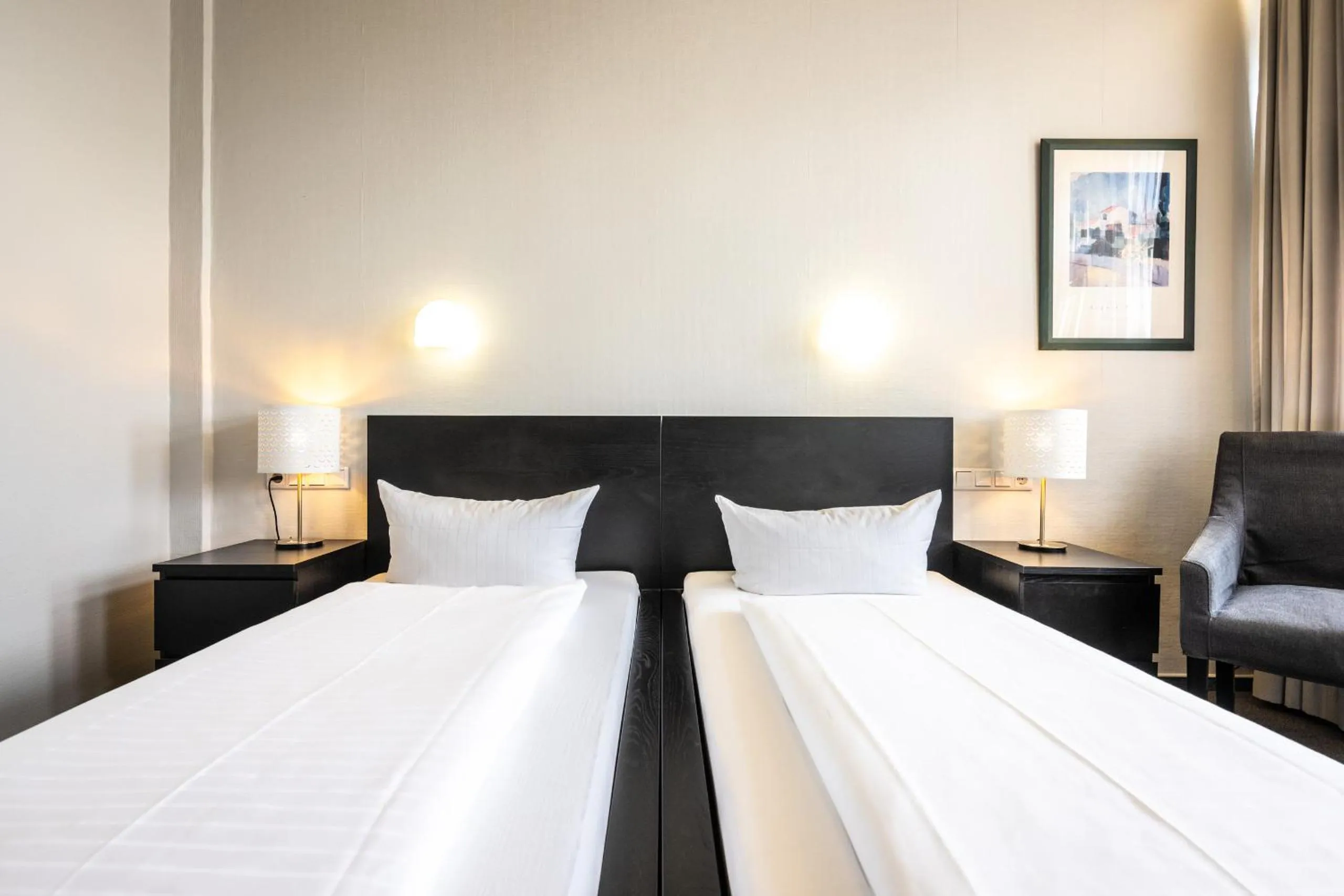 Photo of the whole room, Bed in Hotel und Rasthof AVUS