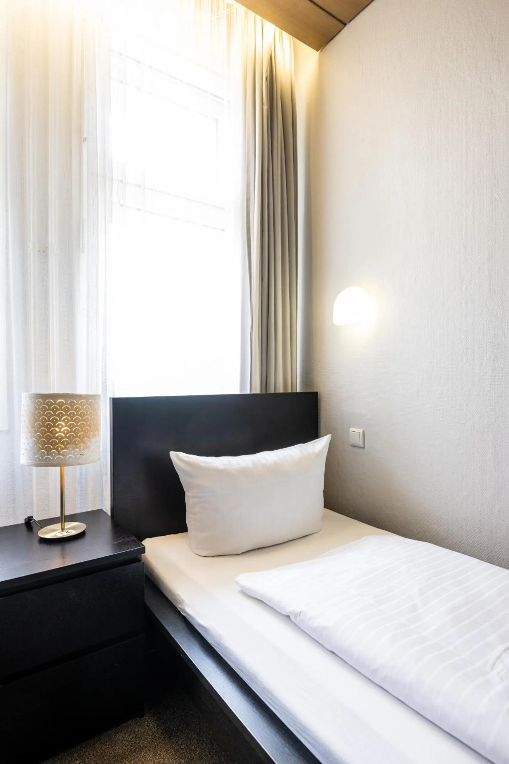 Photo of the whole room, Bed in Hotel und Rasthof AVUS