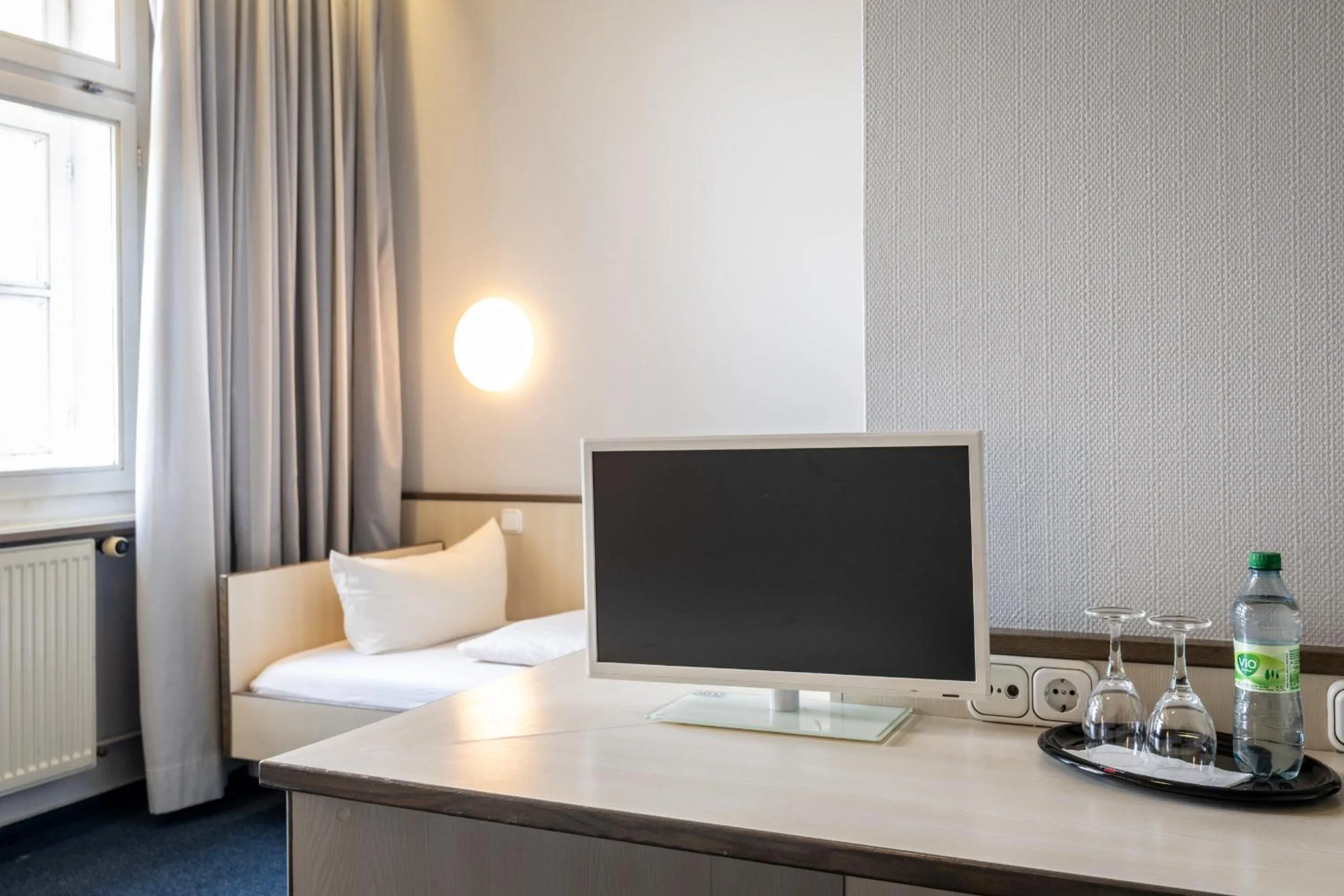 Photo of the whole room in Hotel und Rasthof AVUS