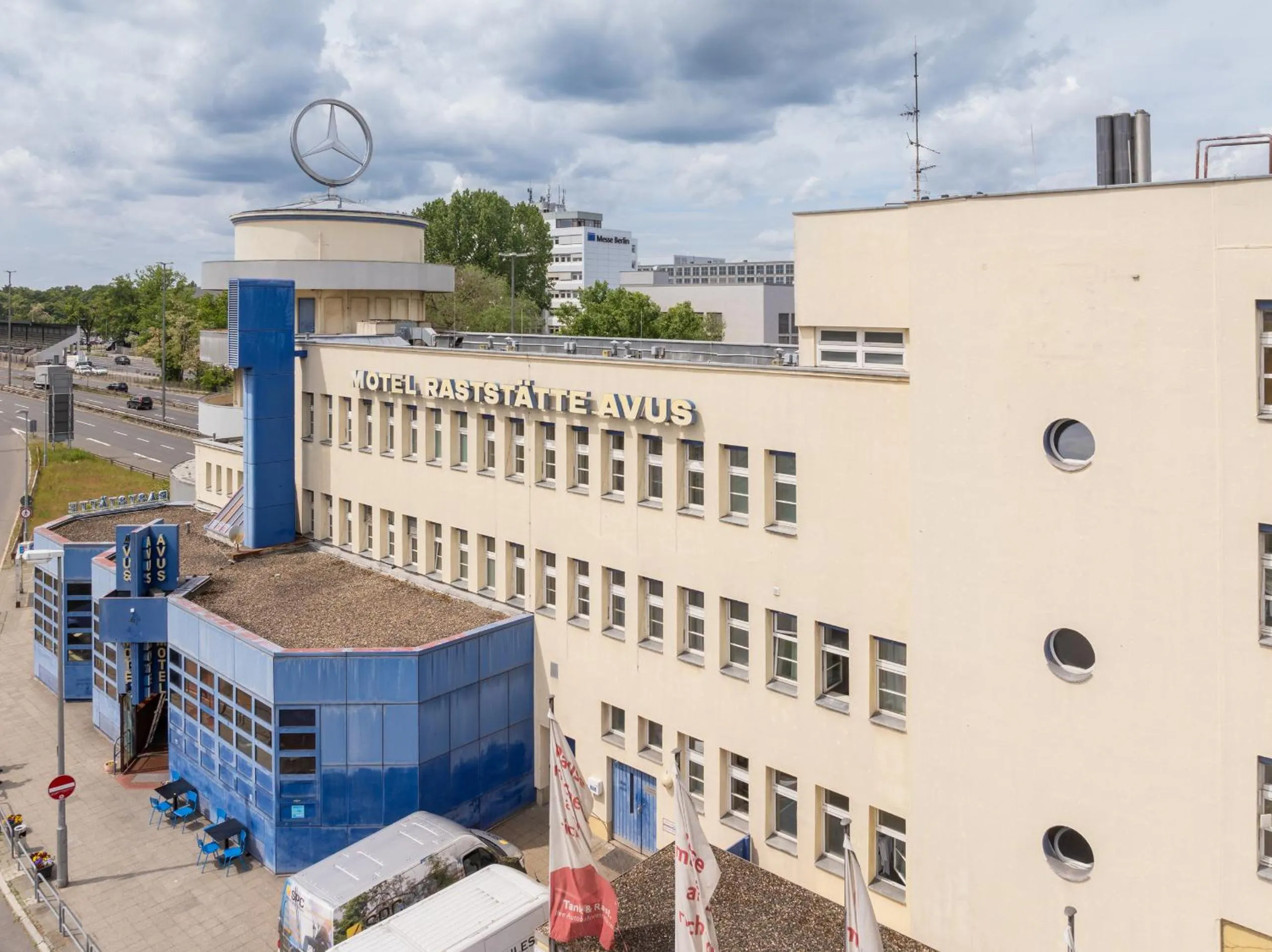 Property building in Hotel und Rasthof AVUS