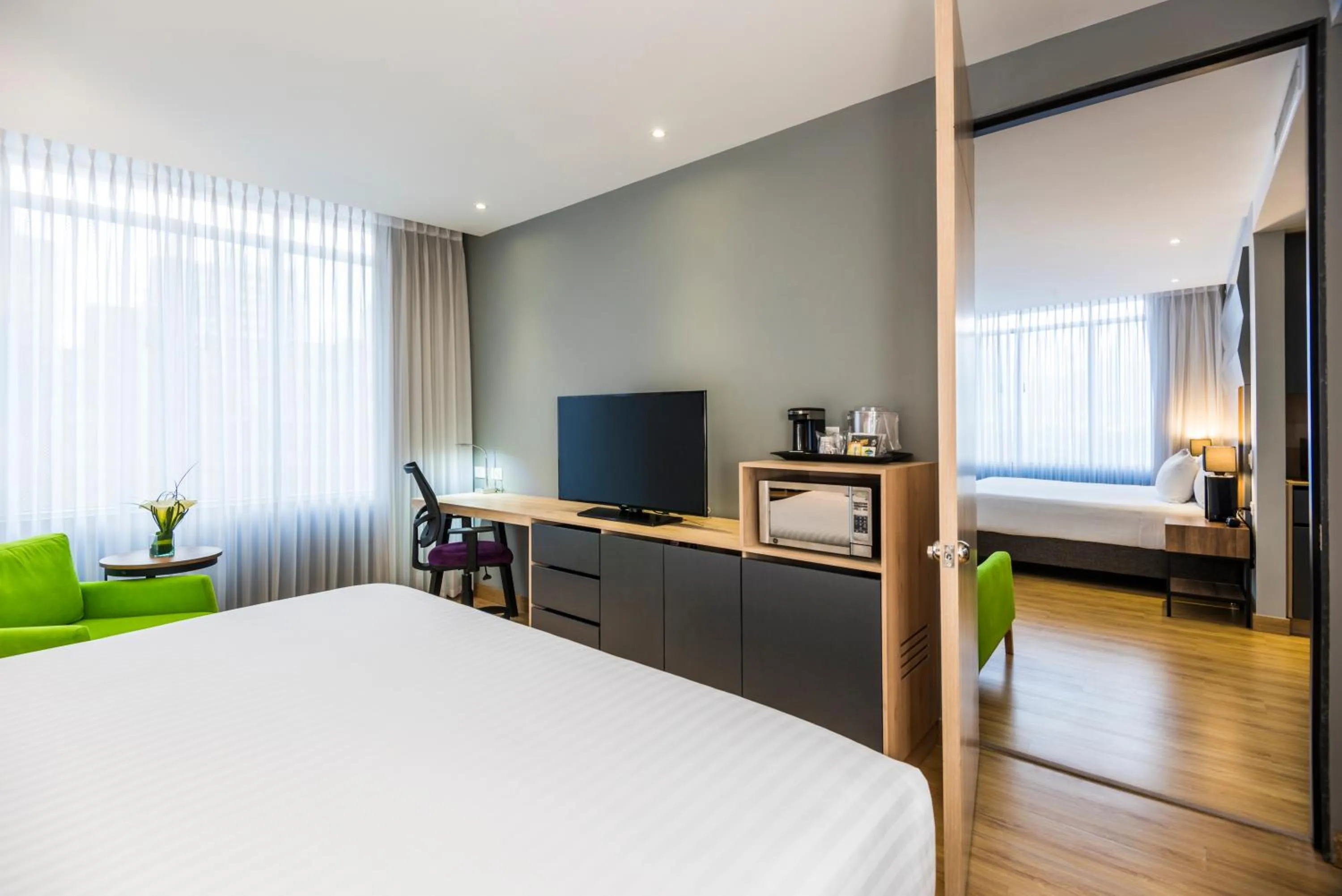 Photo of the whole room, Bed in La Quinta by Wyndham Medellin