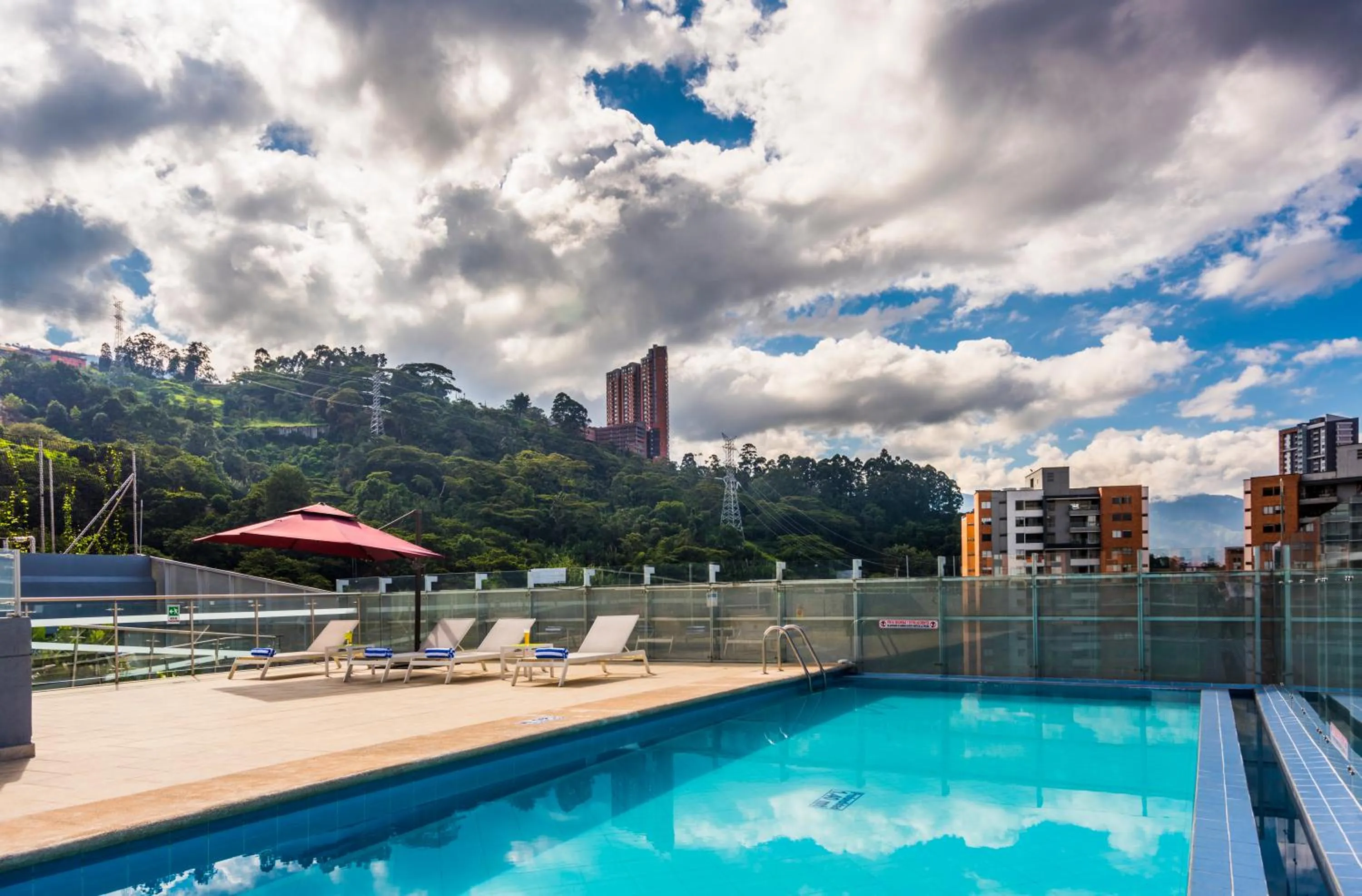 Swimming pool in La Quinta by Wyndham Medellin