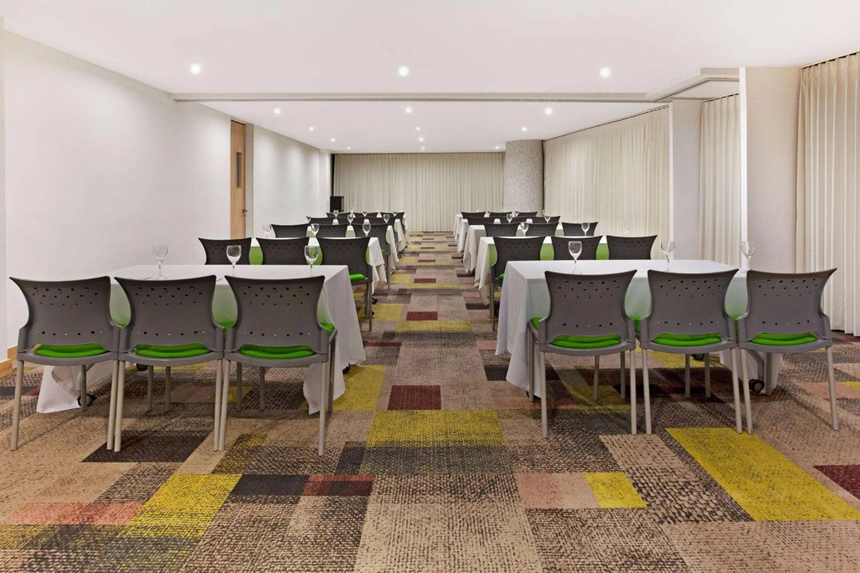 Meeting/conference room in La Quinta by Wyndham Medellin