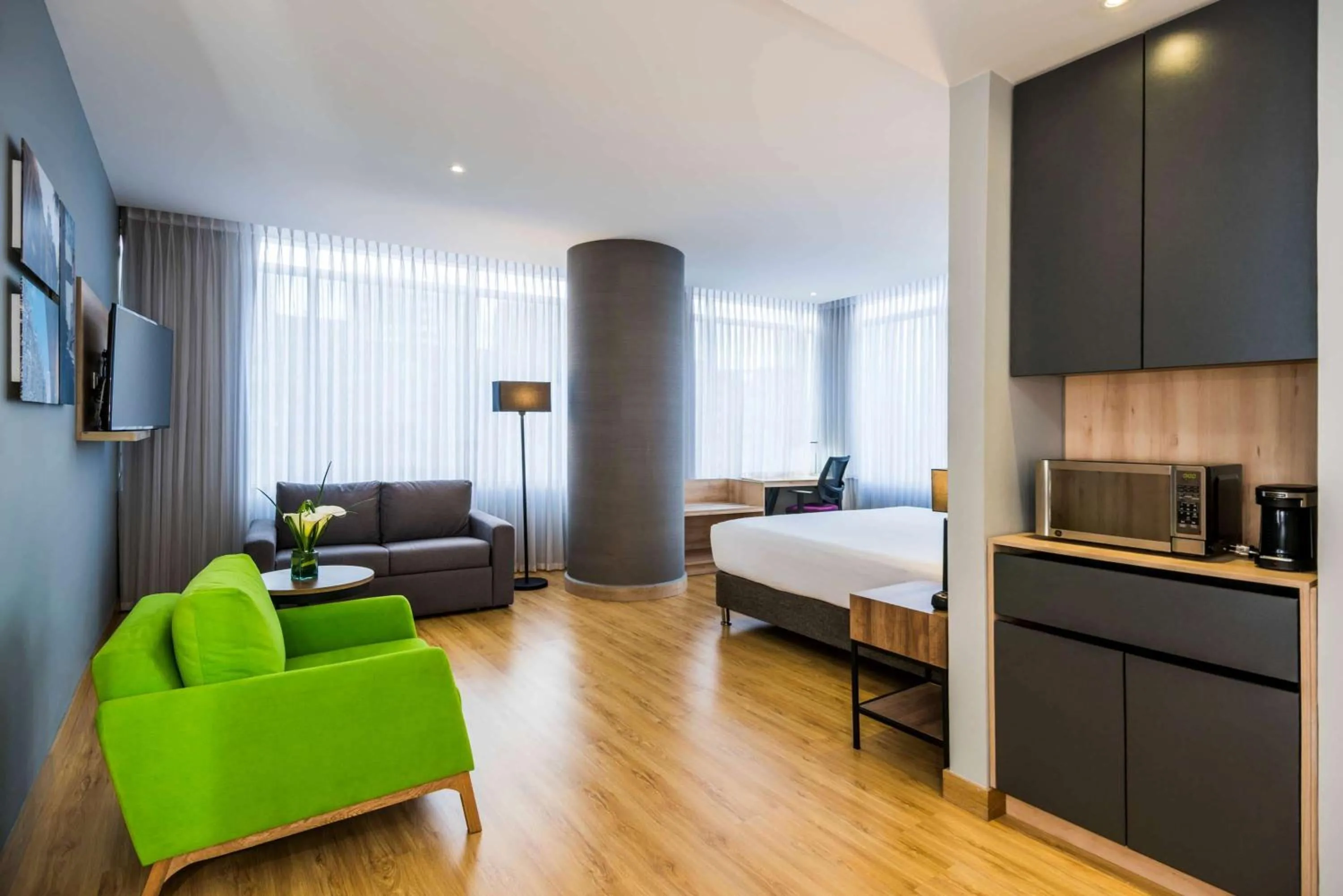 Photo of the whole room, Bed in La Quinta by Wyndham Medellin