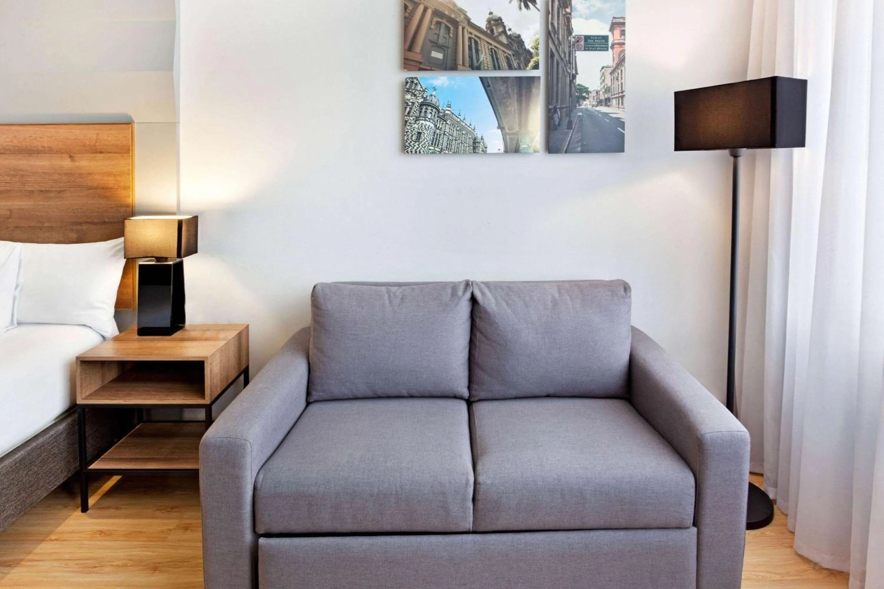 Photo of the whole room in La Quinta by Wyndham Medellin