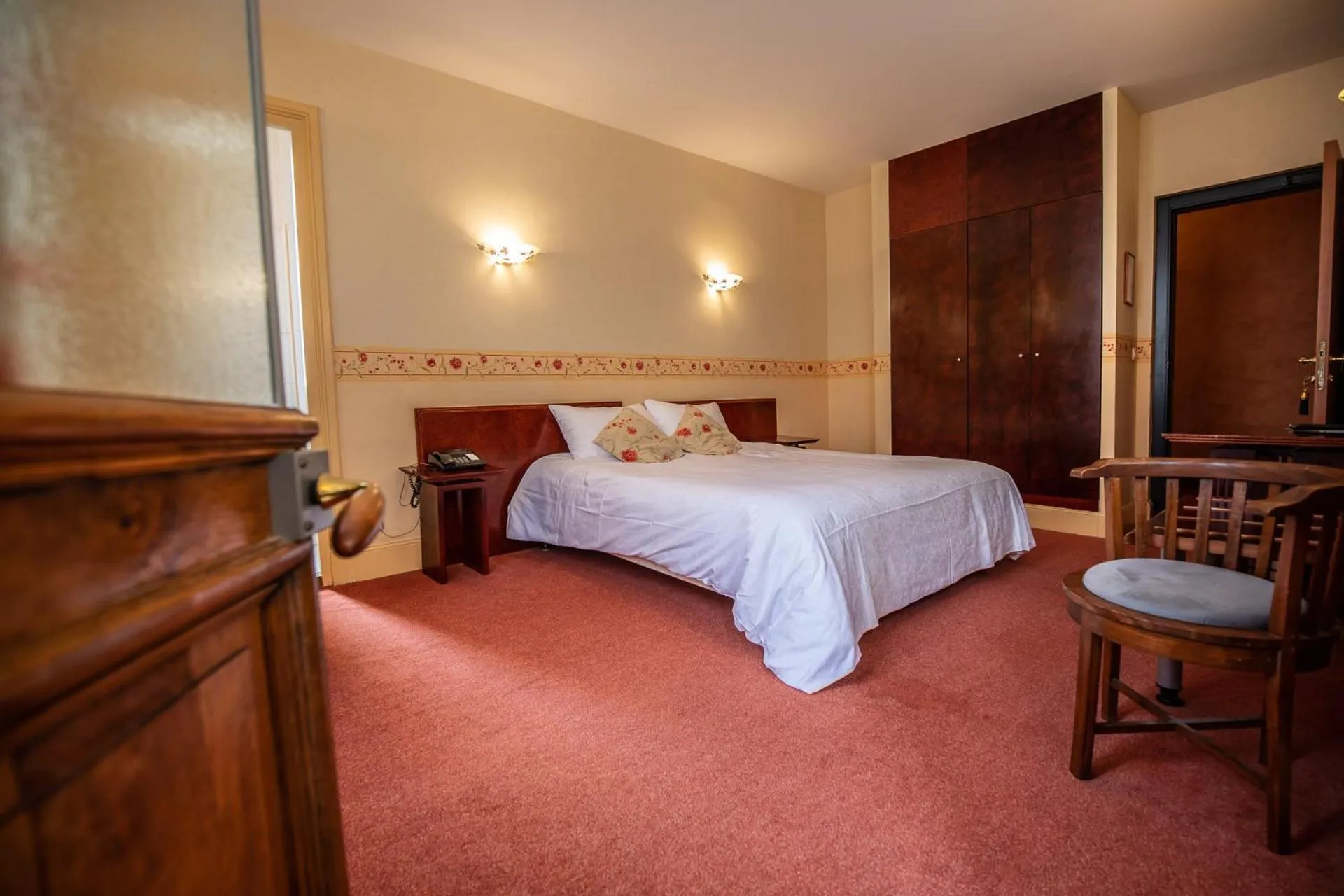 Photo of the whole room, Bed in Hôtel Terminus