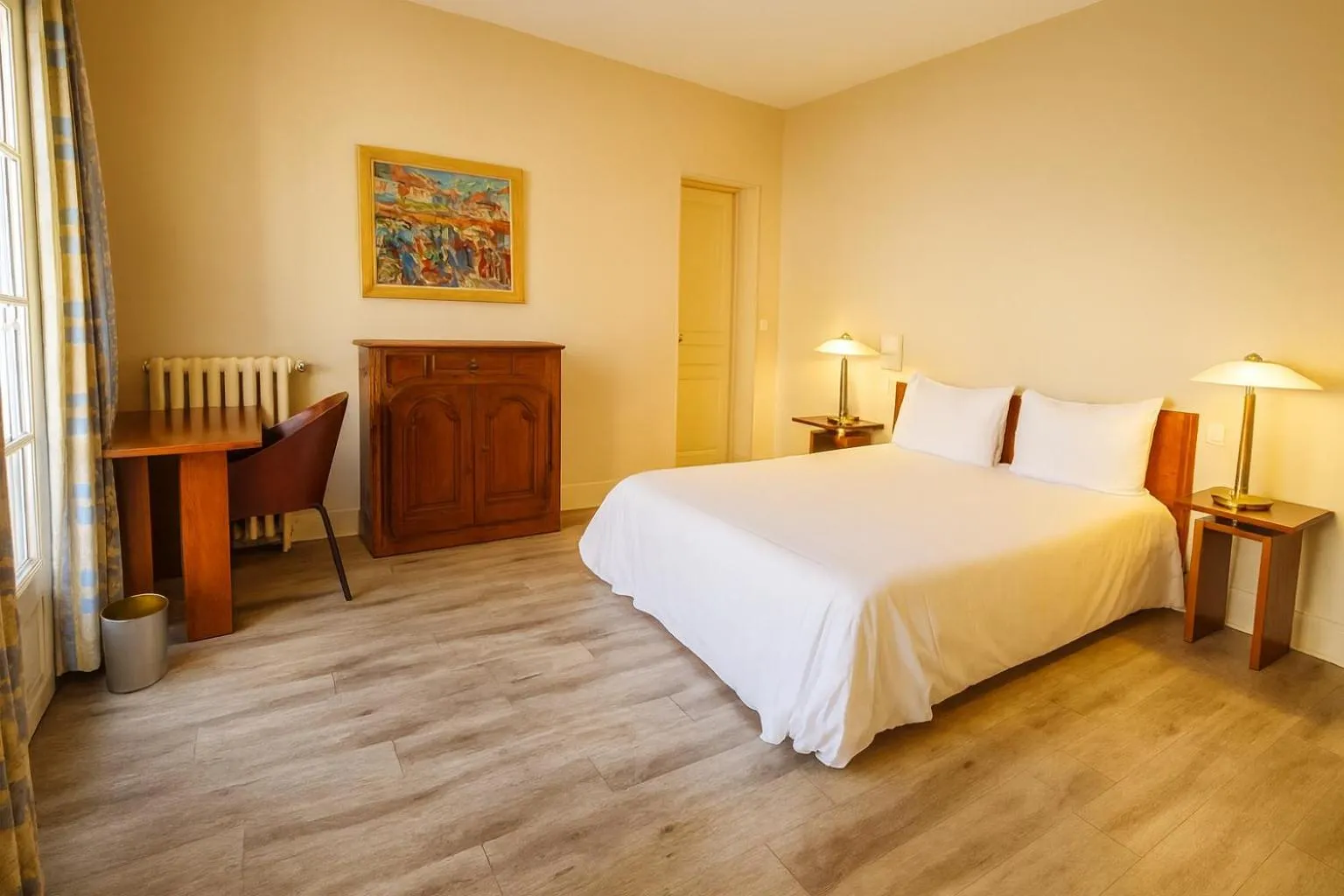 Bedroom, Bed in Hôtel Terminus