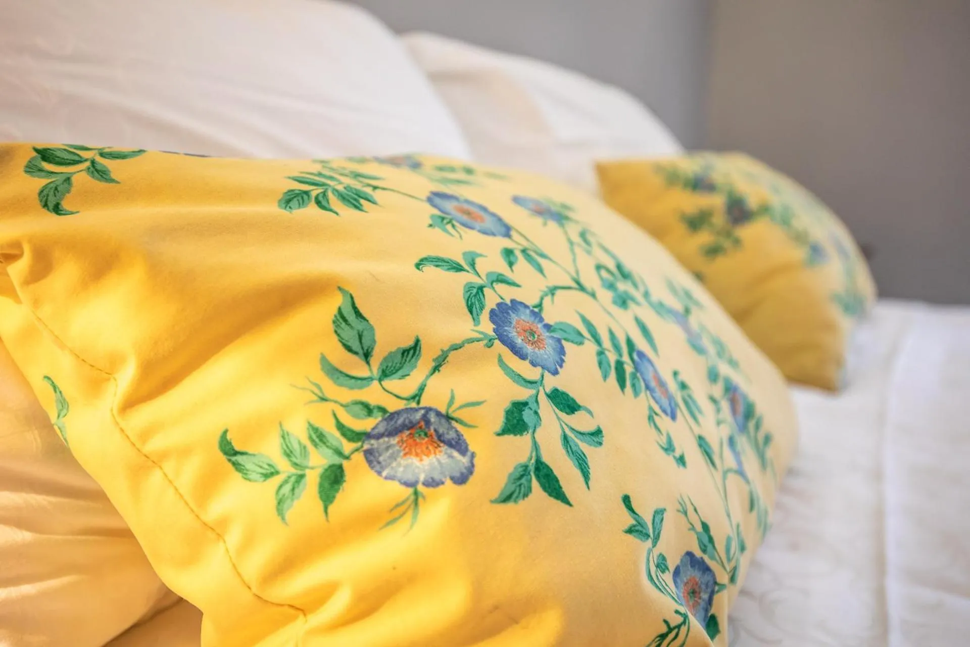 Decorative detail, Bed in Hôtel Terminus