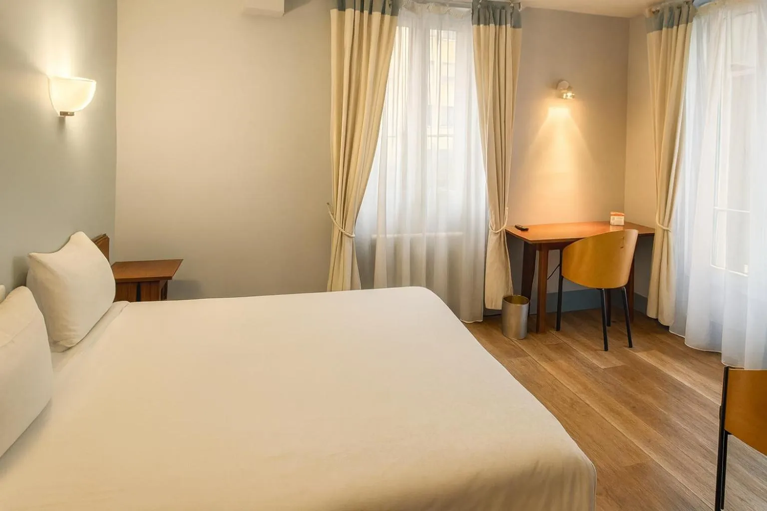 Bedroom, Bed in Hôtel Terminus