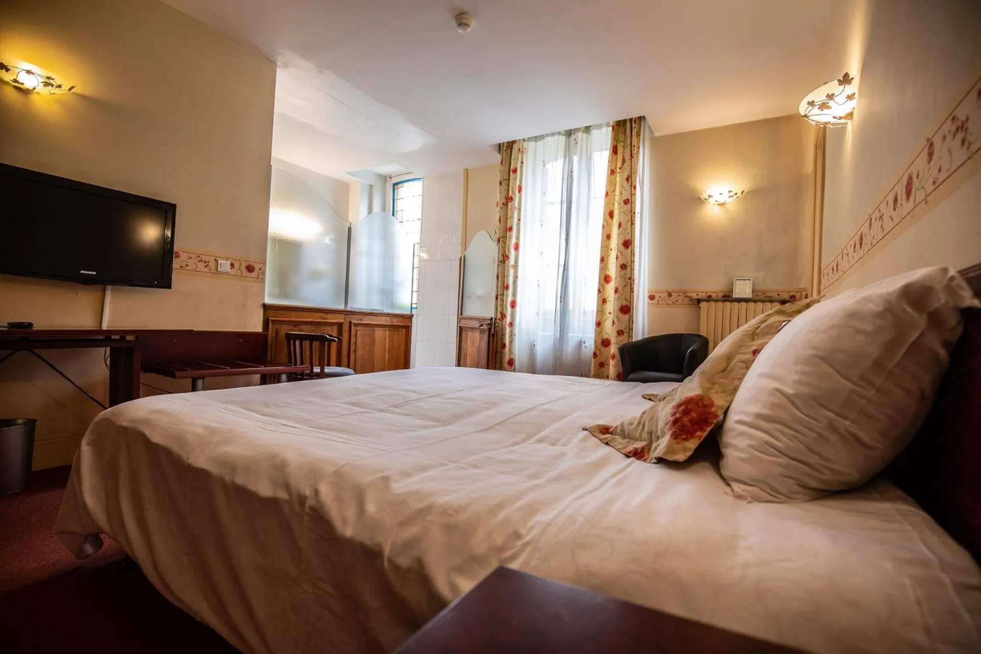 Photo of the whole room, Bed in Hôtel Terminus