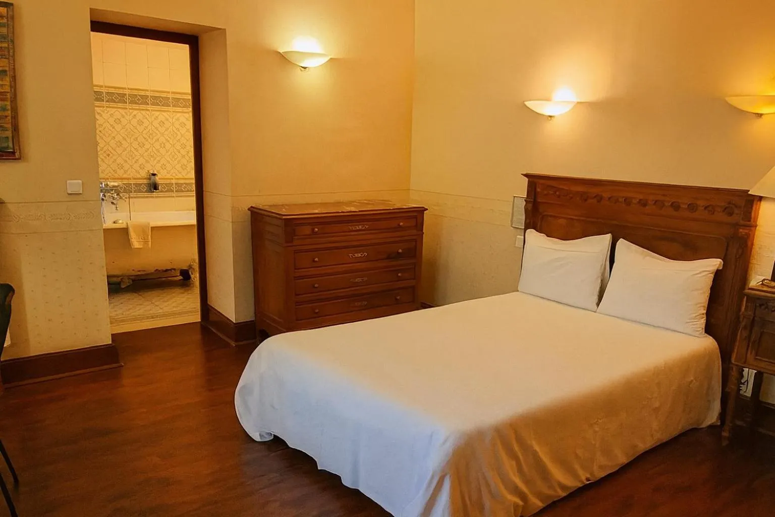 Bedroom, Bed in Hôtel Terminus