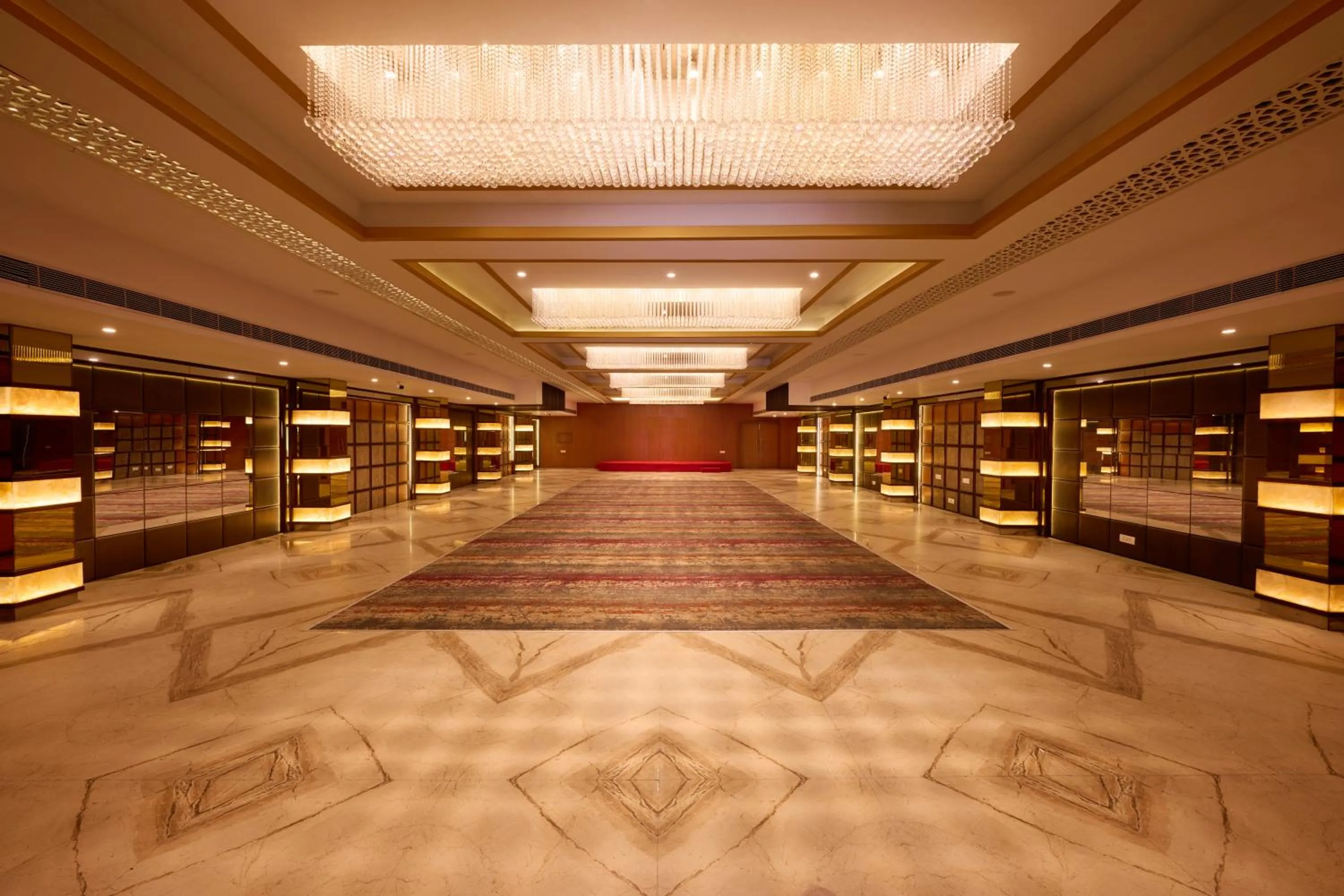 Banquet/Function facilities in Delite Sarovar Portico Faridabad