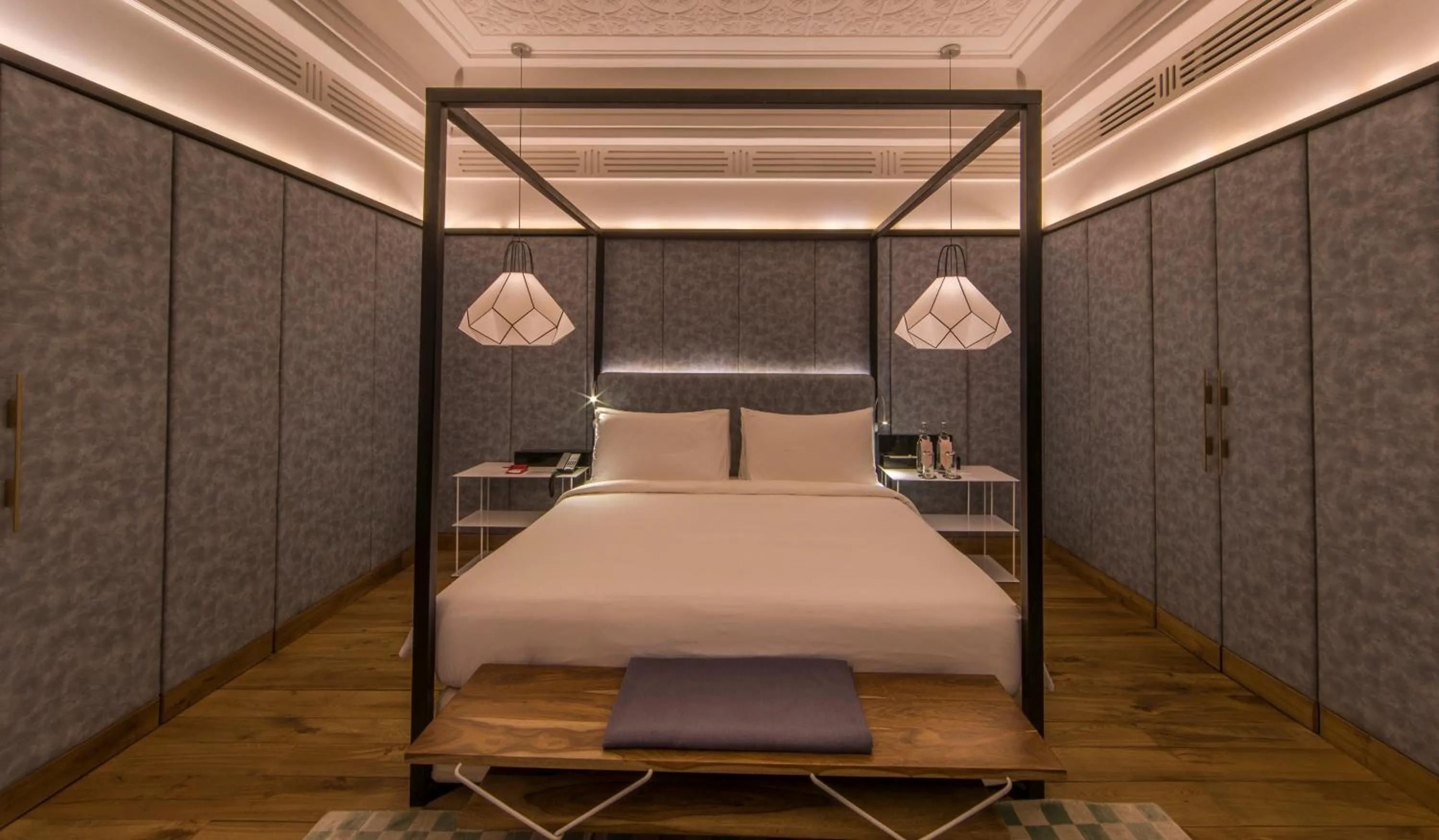 Bed in Narendra Bhawan