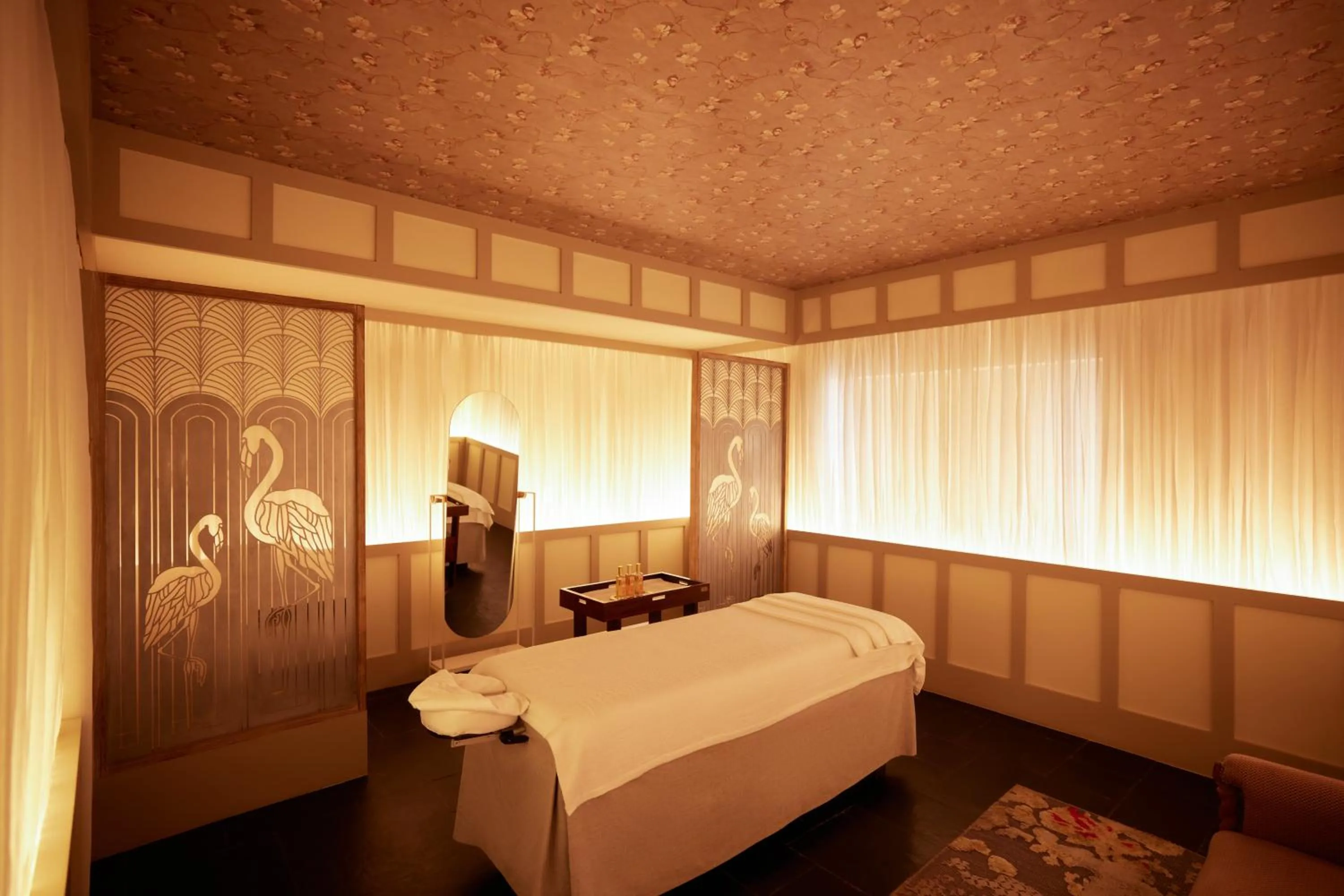 Spa and wellness centre/facilities, Bed in Narendra Bhawan