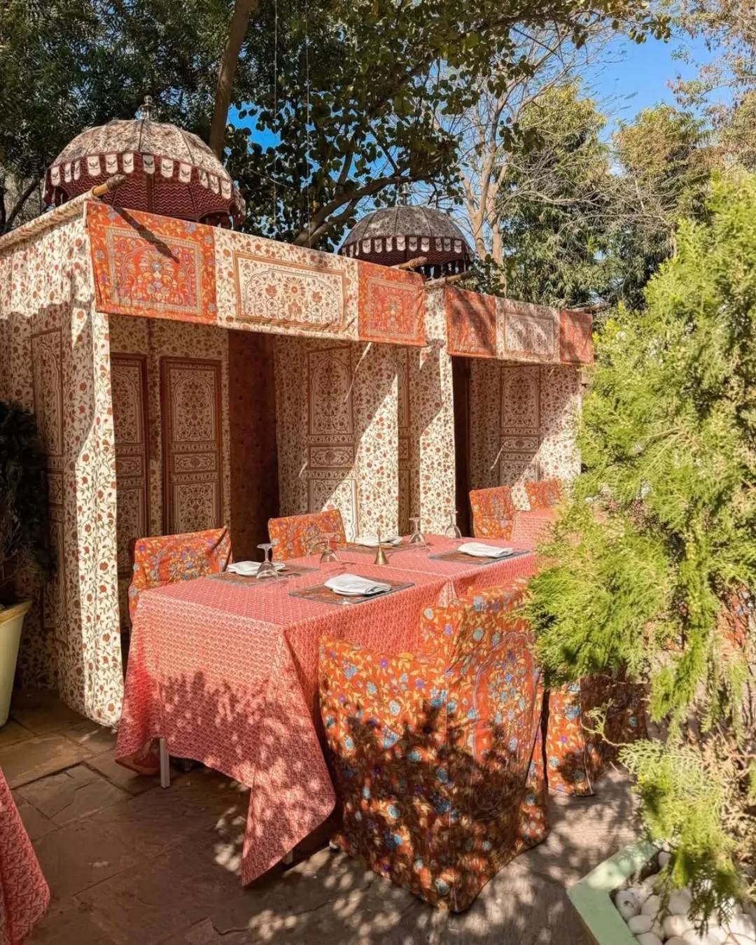 Restaurant/places to eat in Narendra Bhawan