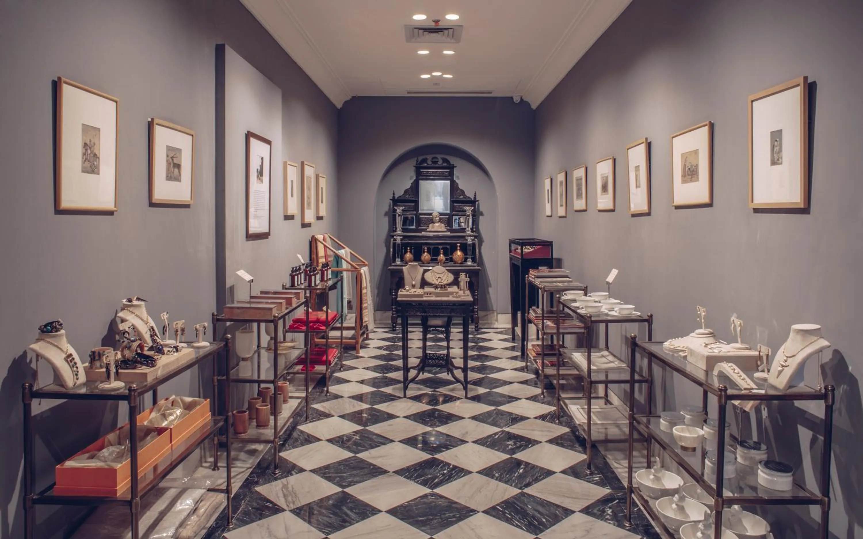 On-site shops in Narendra Bhawan