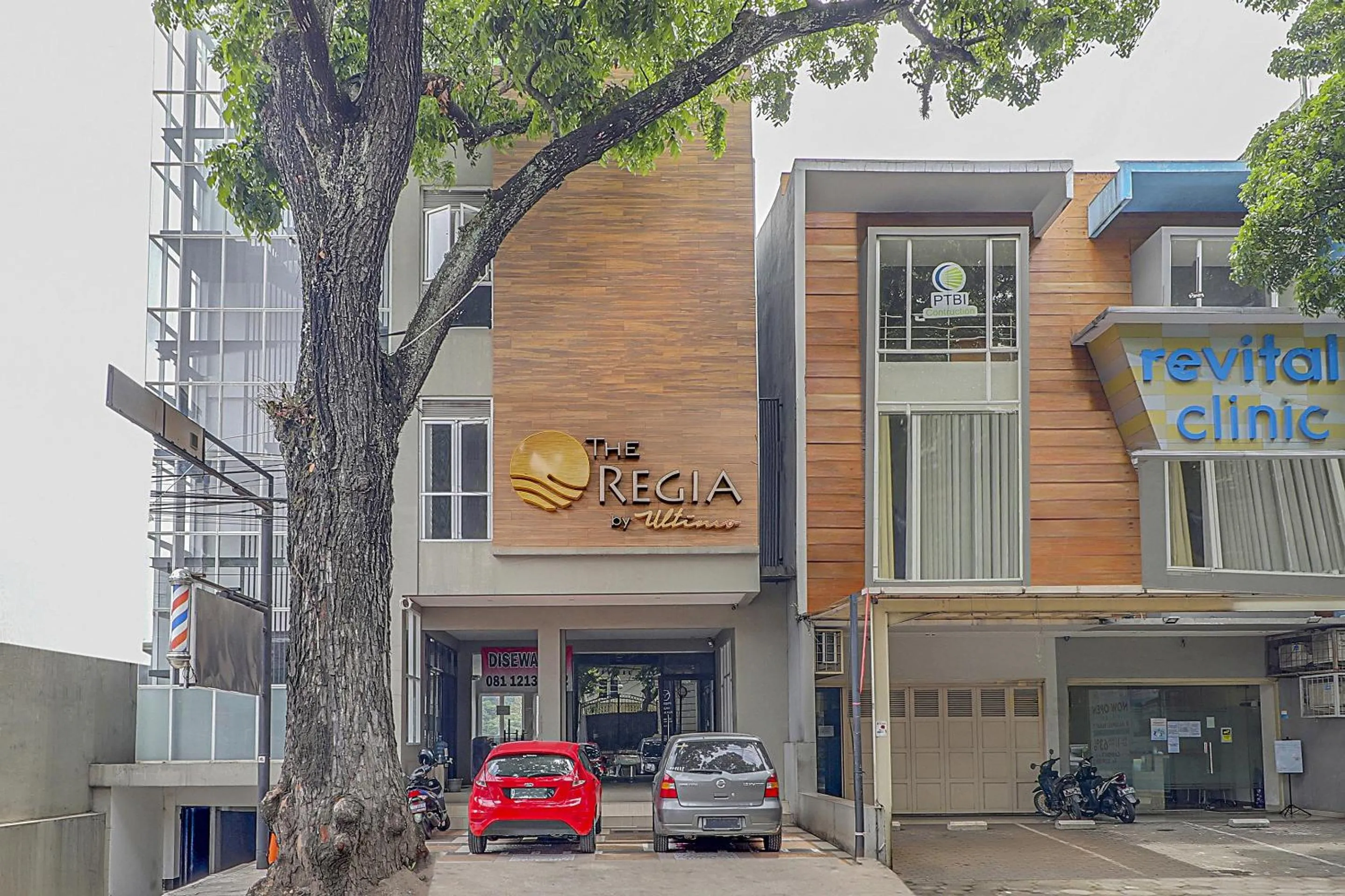 Facade/entrance in Collection O Cihampelas Near Ciwalk Formerly Regia Cihampelas