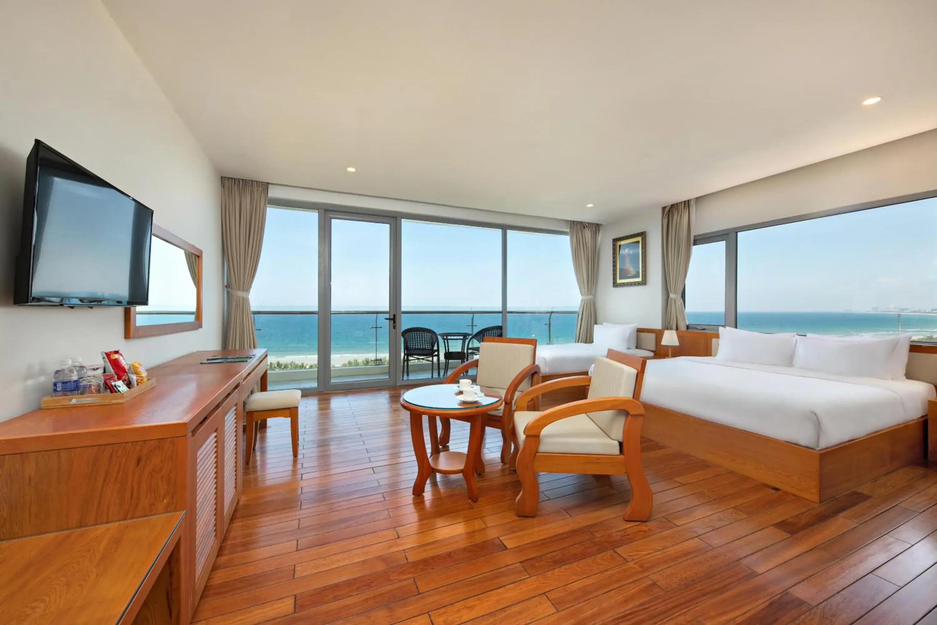 Family Suite with Balcony and Panorama Sea View in Sekong Hotel Da Nang Family Suite with Balcony and Panorama Sea View in Sekong Hotel Da Nang