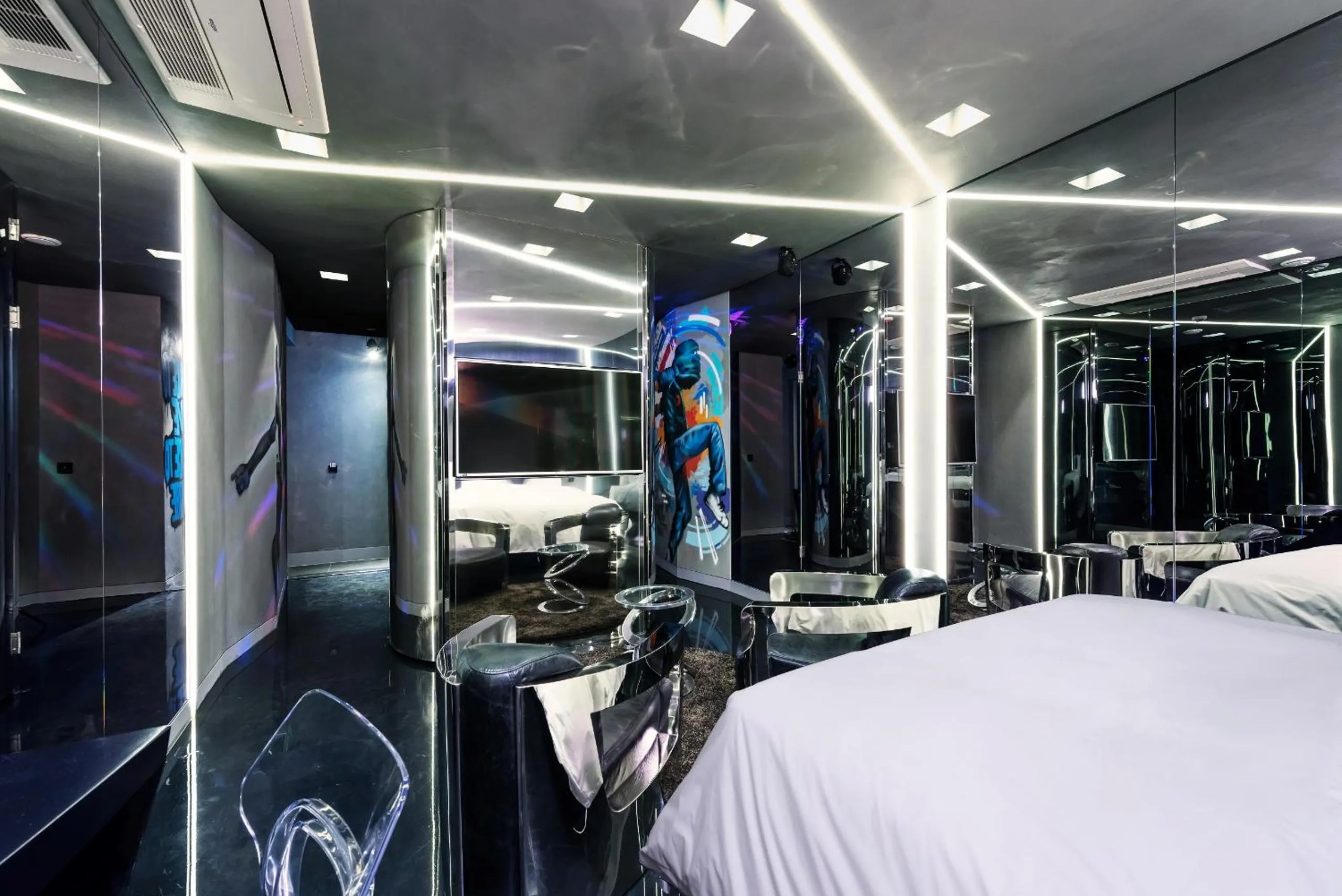 Photo of the whole room, Bed in Hotel The Designers Kondae