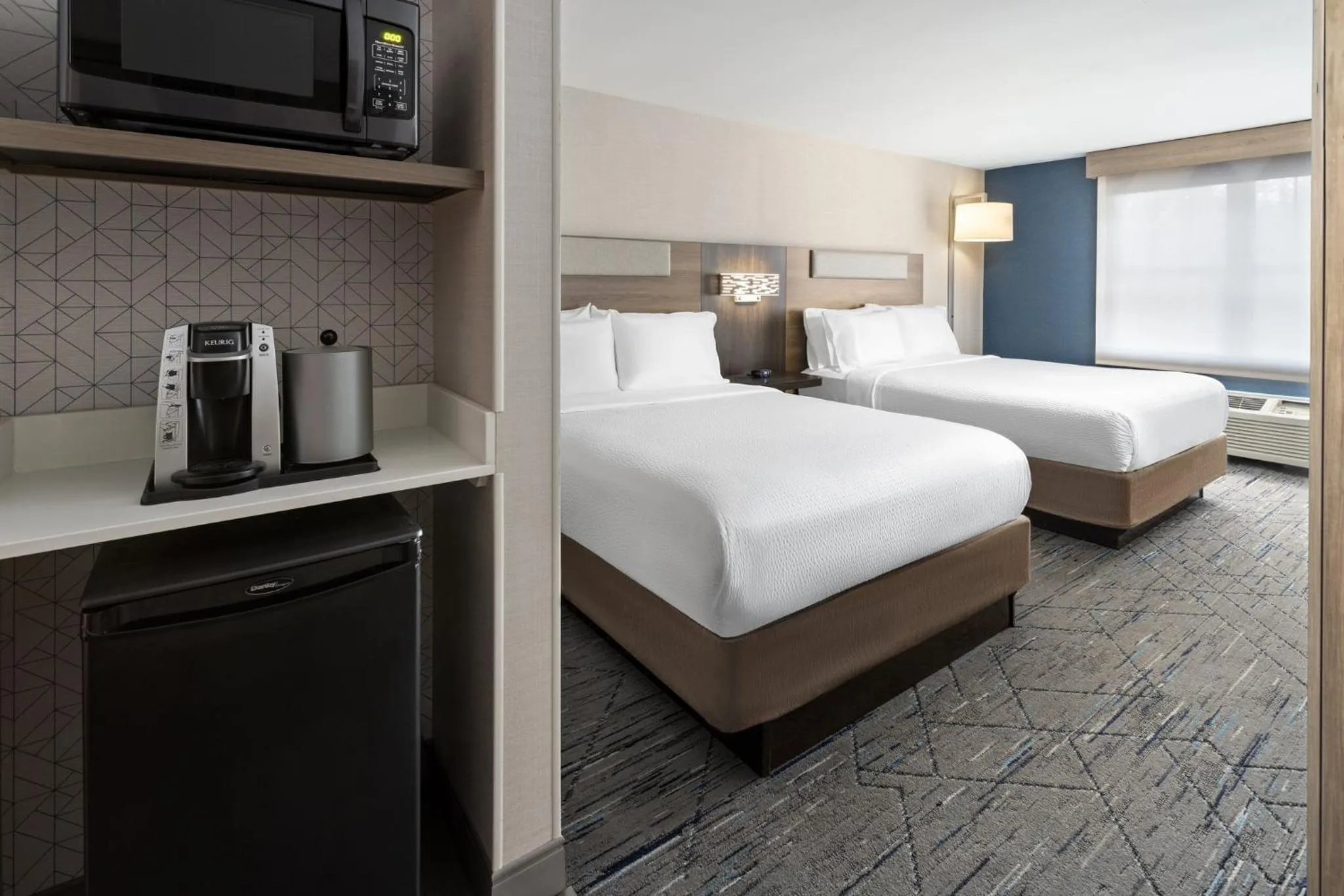 Photo of the whole room, Bed in Holiday Inn Express Hotel & Suites Freeport by IHG