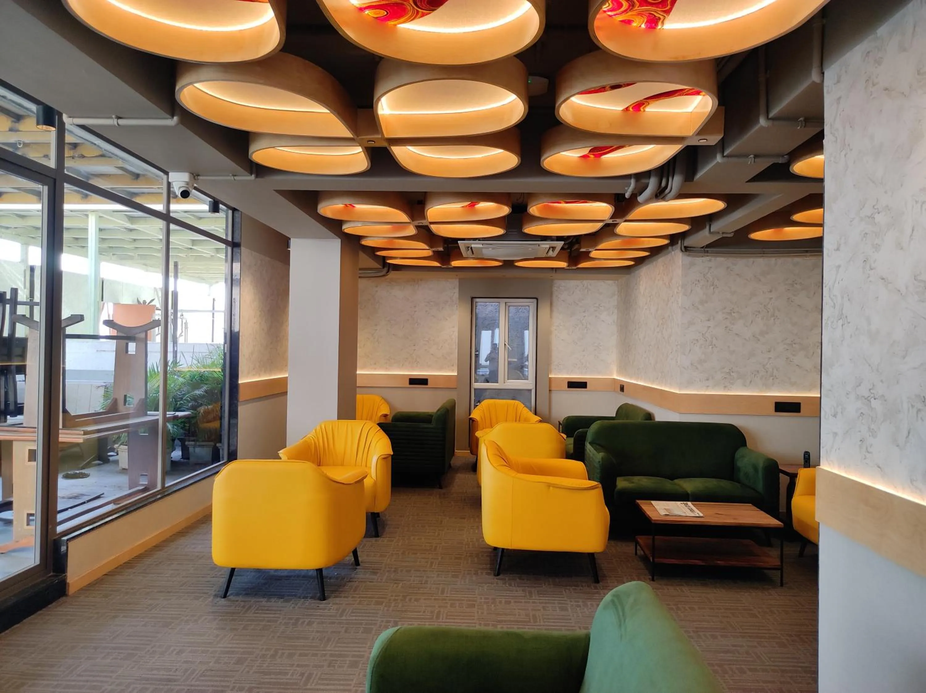 Communal lounge/ TV room in Hotel Sifat International