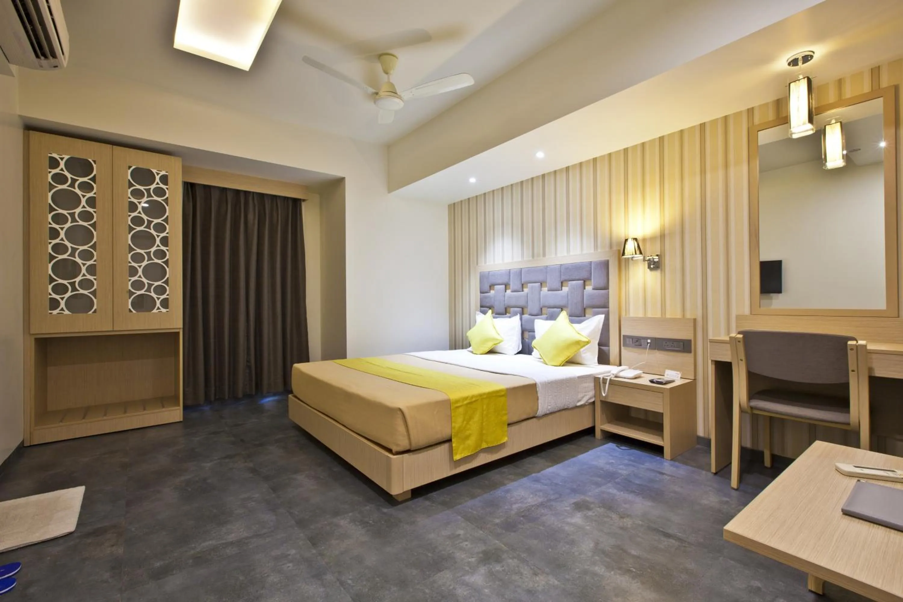 View (from property/room), Bed in Hotel Sifat International