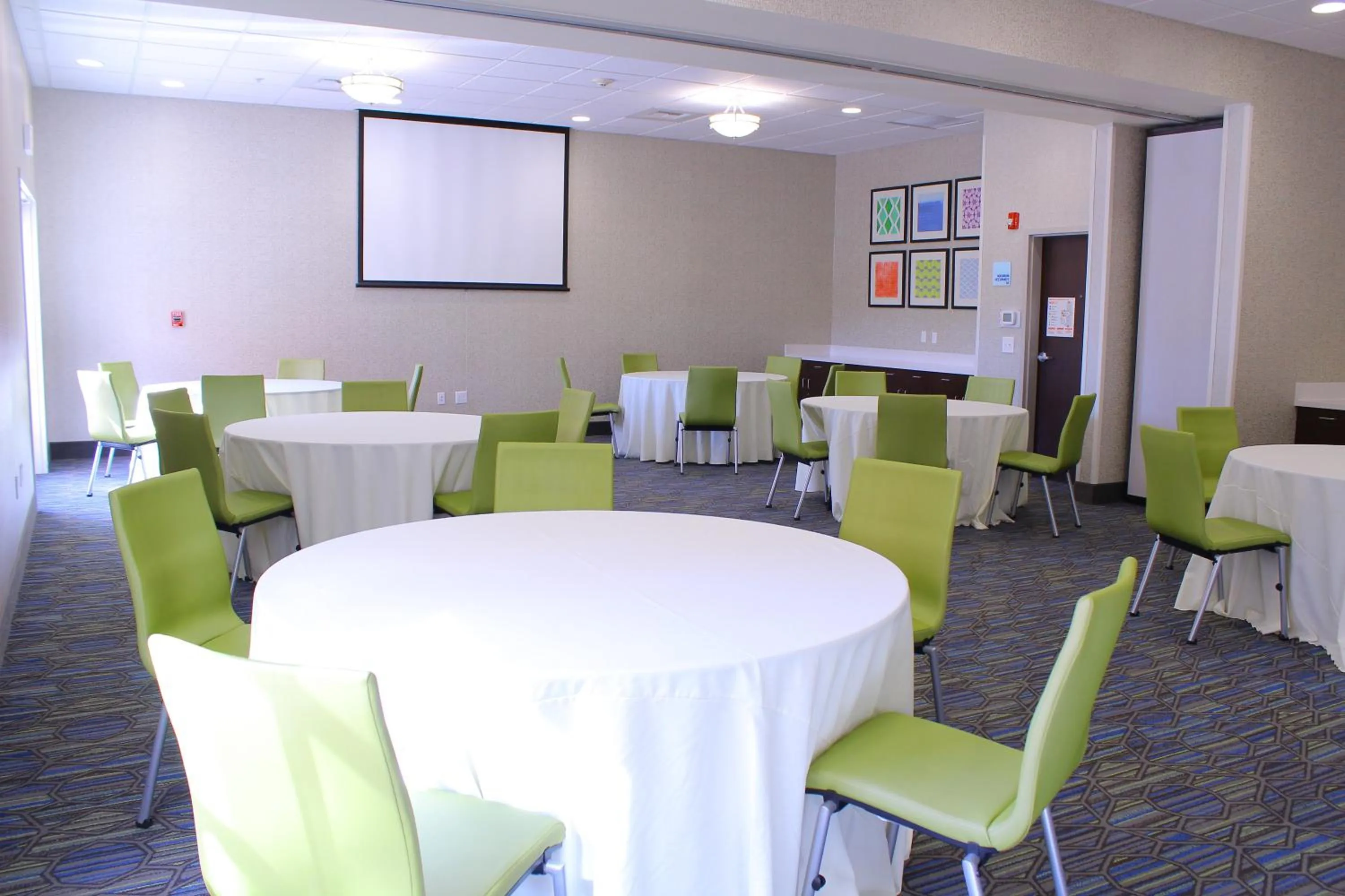Meeting/conference room in Holiday Inn Express Hotel & Suites Napa Valley-American Canyon by IHG