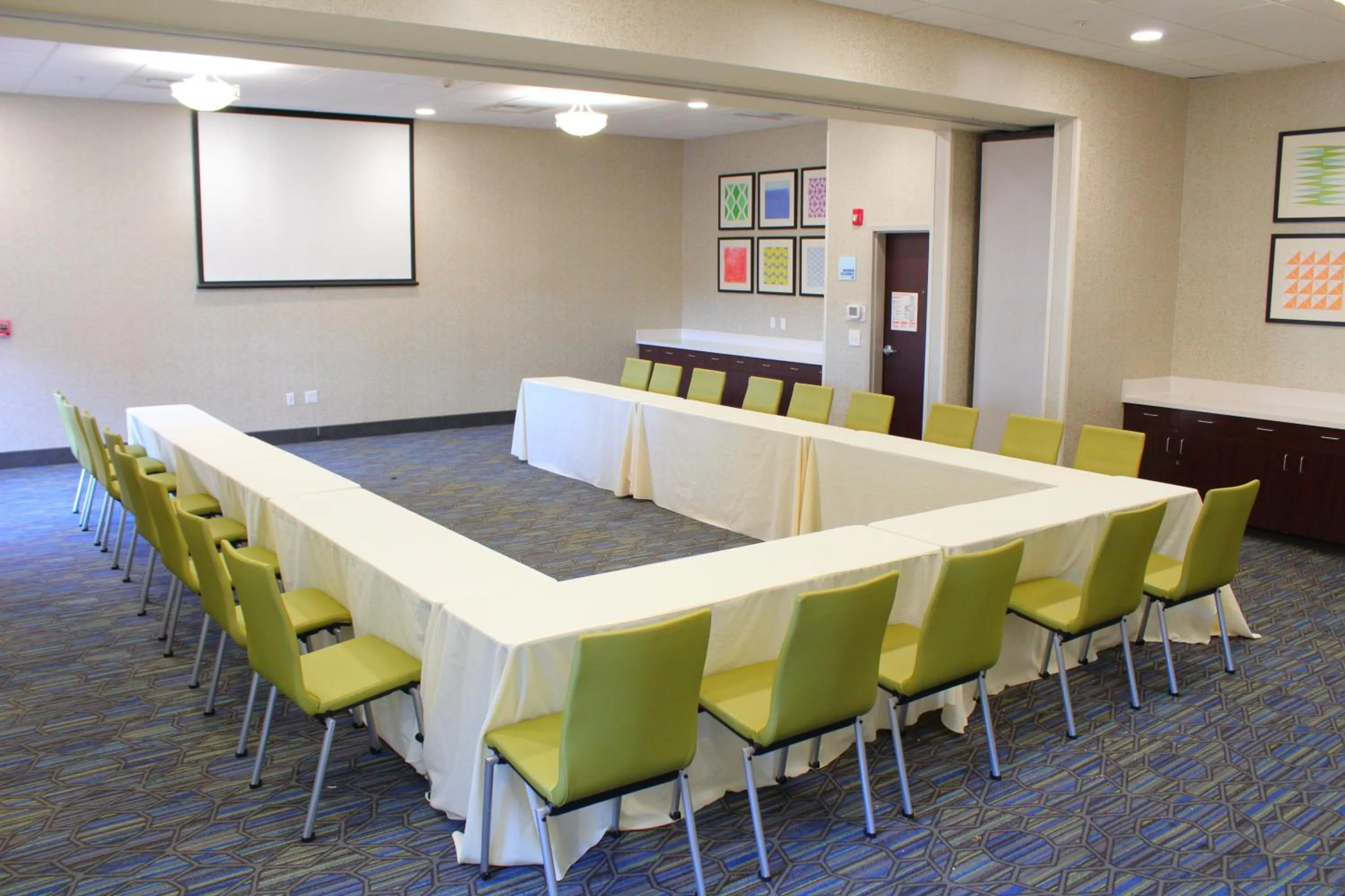 Meeting/conference room in Holiday Inn Express Hotel & Suites Napa Valley-American Canyon by IHG