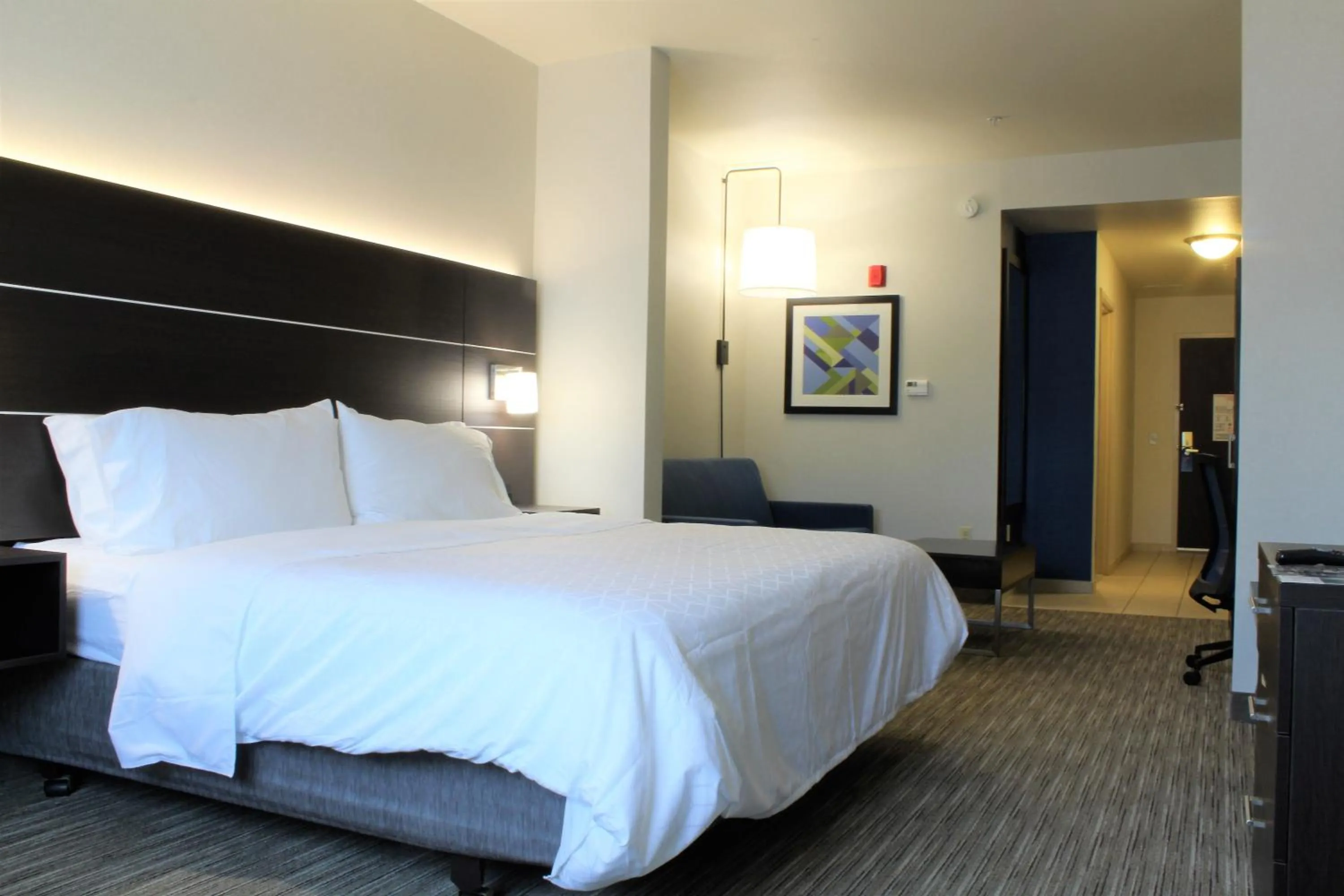 Photo of the whole room, Bed in Holiday Inn Express Hotel & Suites Napa Valley-American Canyon by IHG