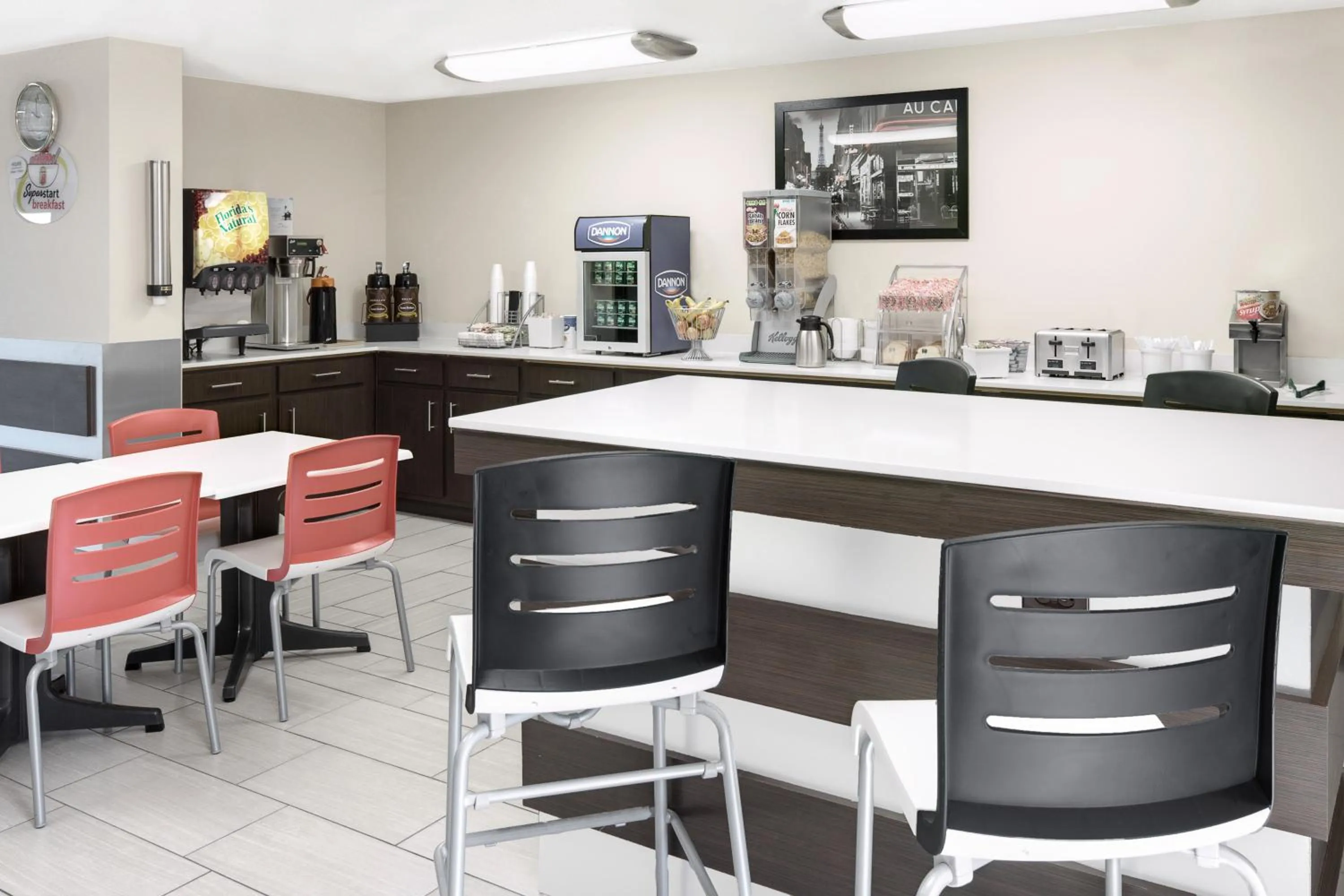 Restaurant/places to eat in Super 8 by Wyndham Bedford DFW Airport West